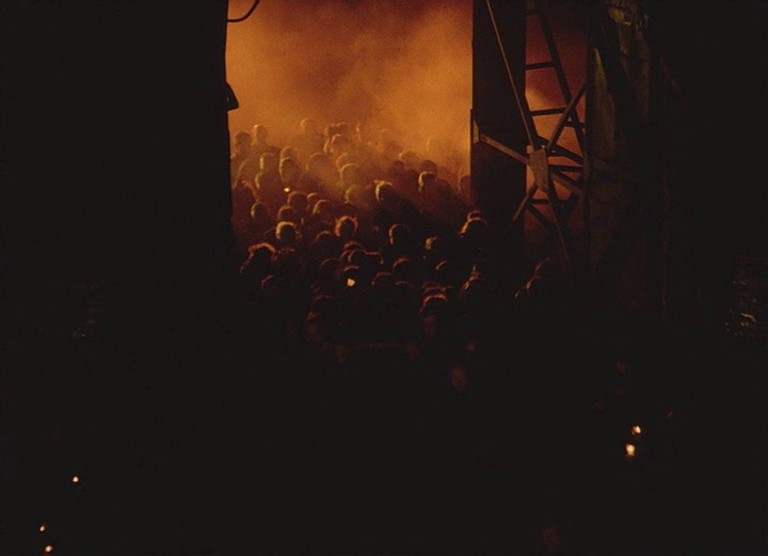 Visitor of a Museum (1990) —  shot,  lighting