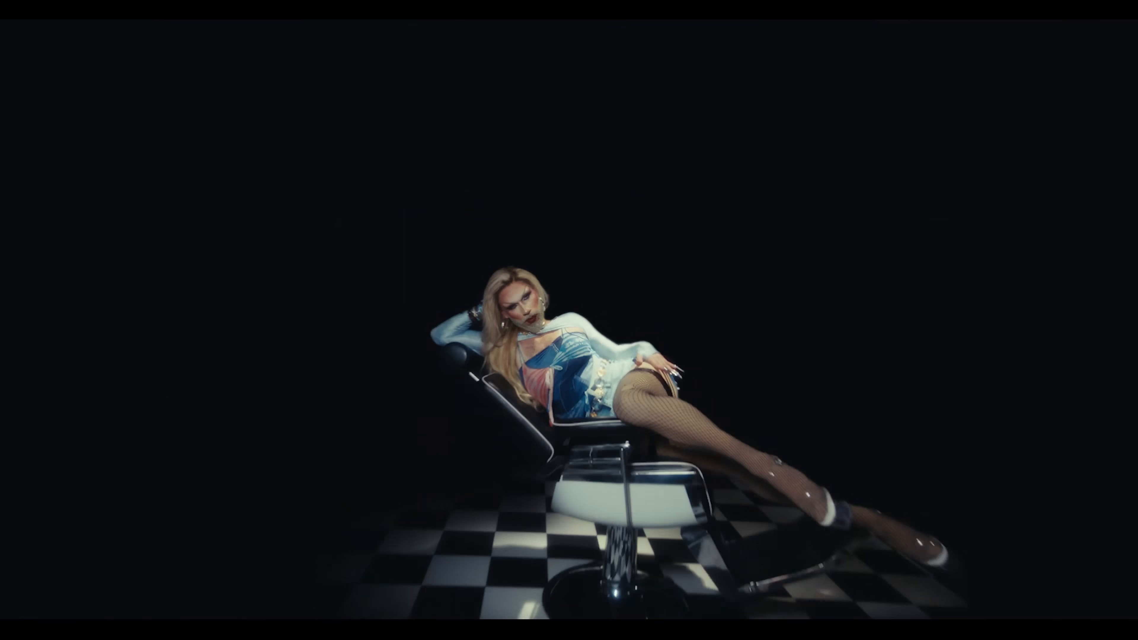 CARRÉ (2025) —  shot,  lighting