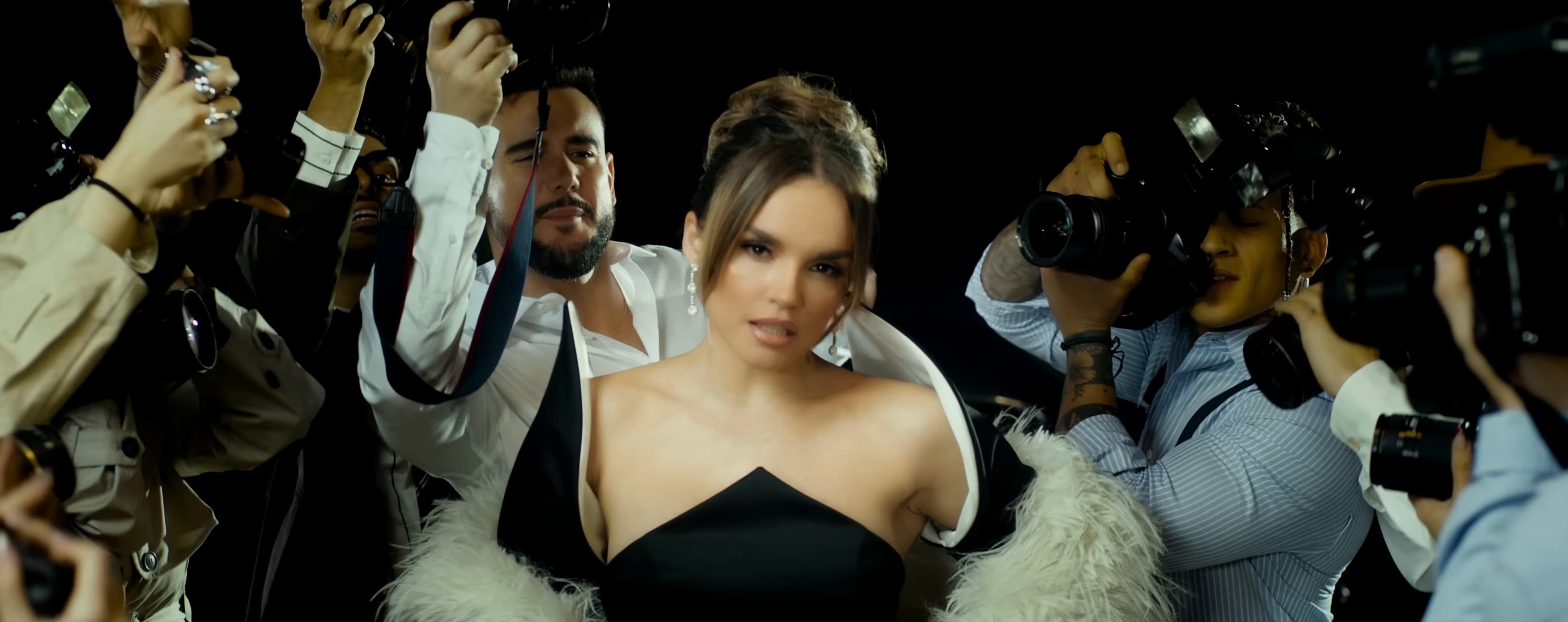 Esa Diva (2025) —  shot,  lighting