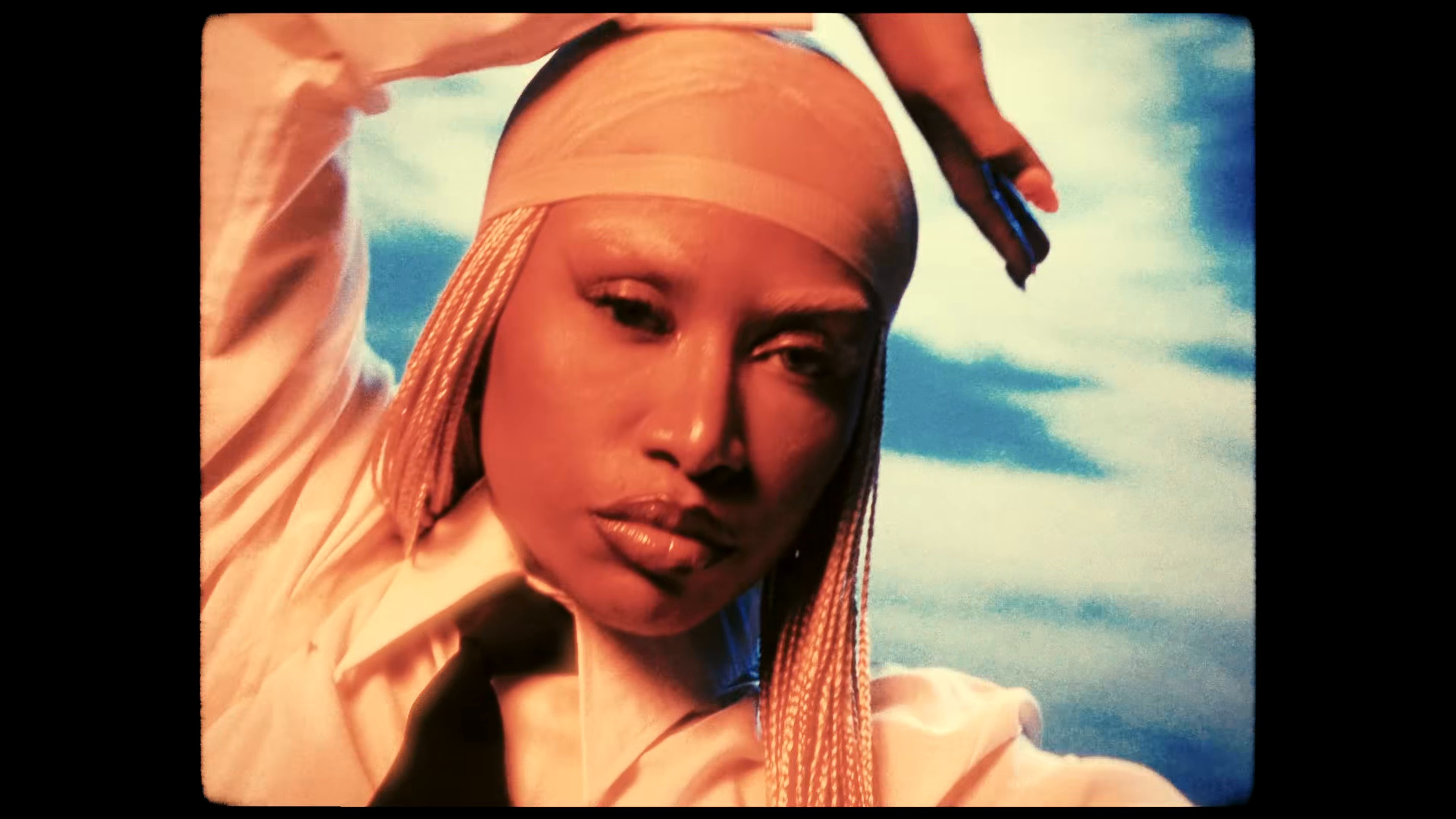 Que Pecado! (2025) —  shot,  lighting