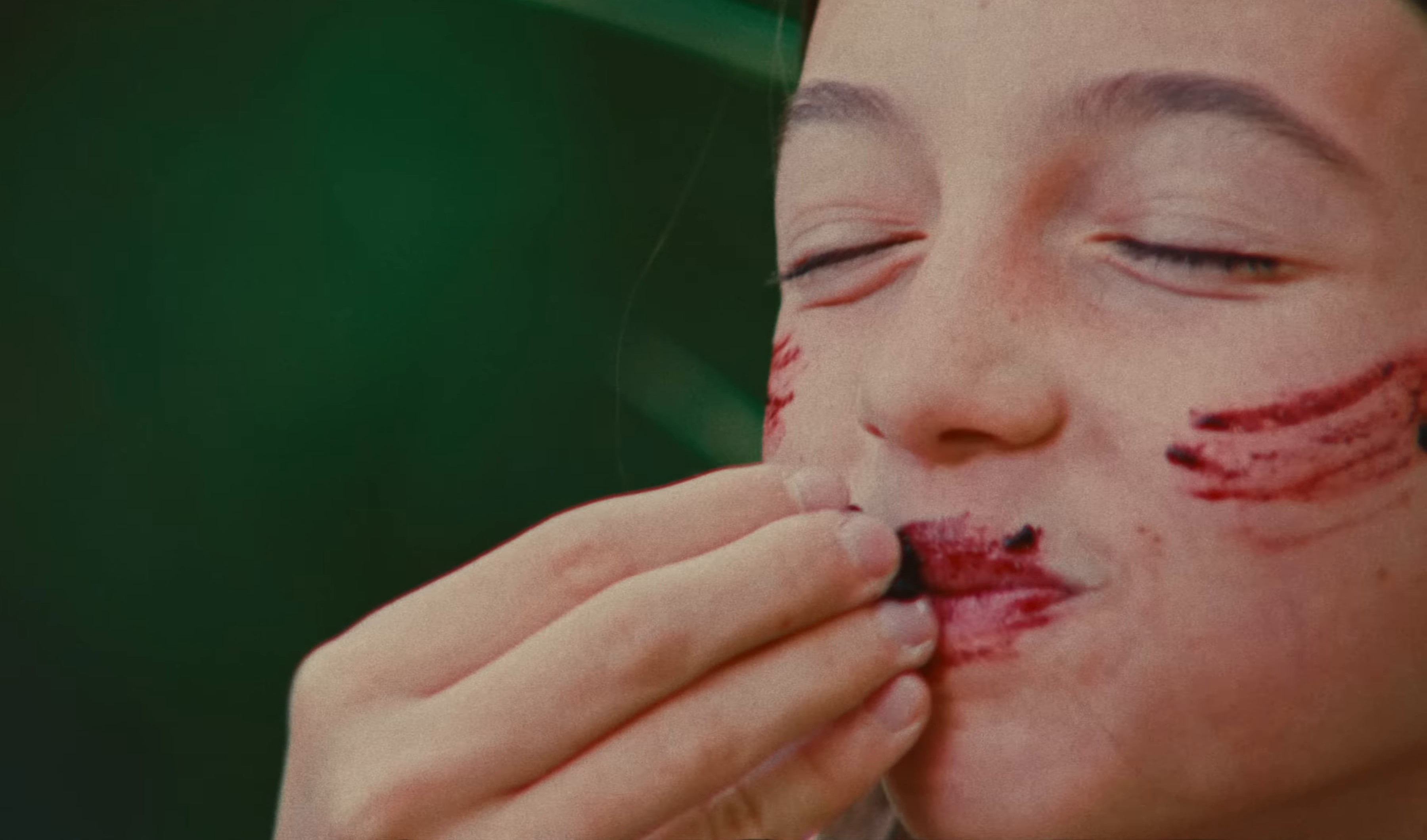 y es bonito (2024) —  shot,  lighting