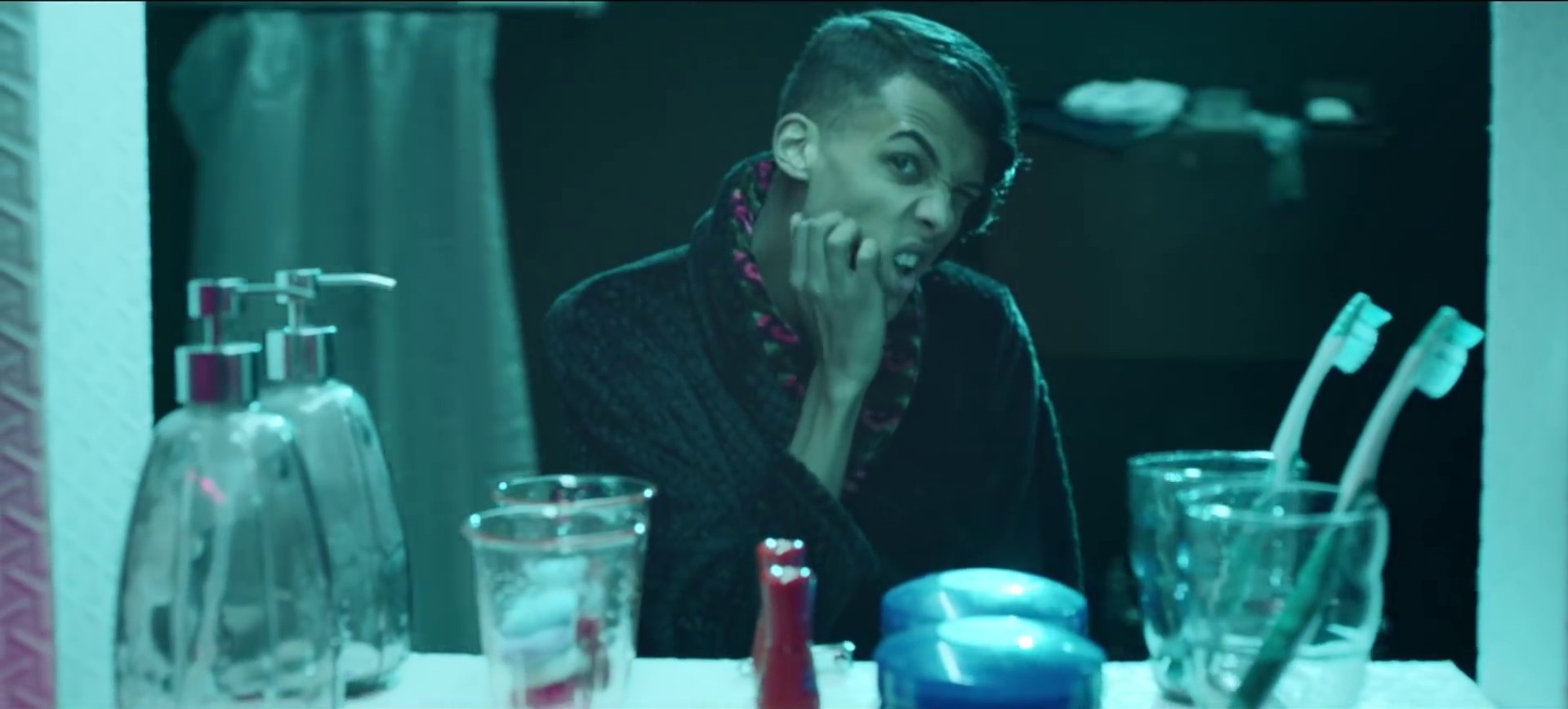 Tous Les Mêmes (2013) —  shot,  lighting