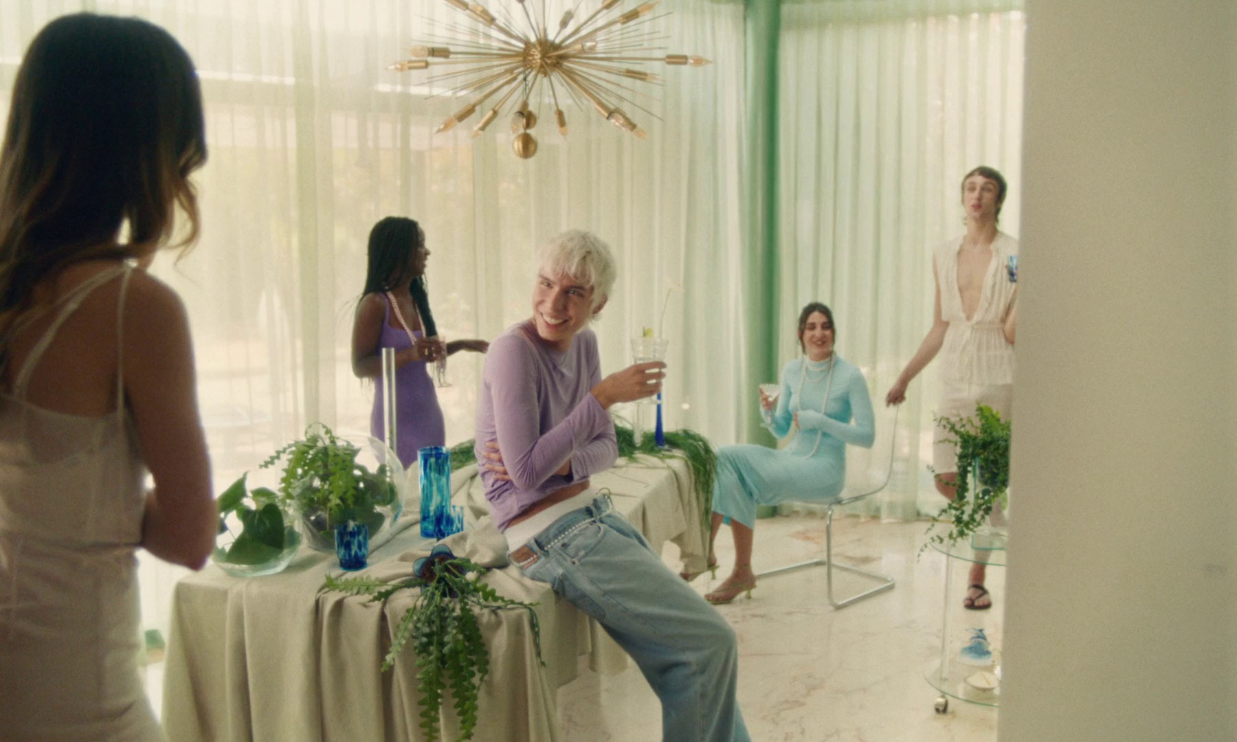 MUCHA DIVERSIÓN (2024) —  shot,  lighting