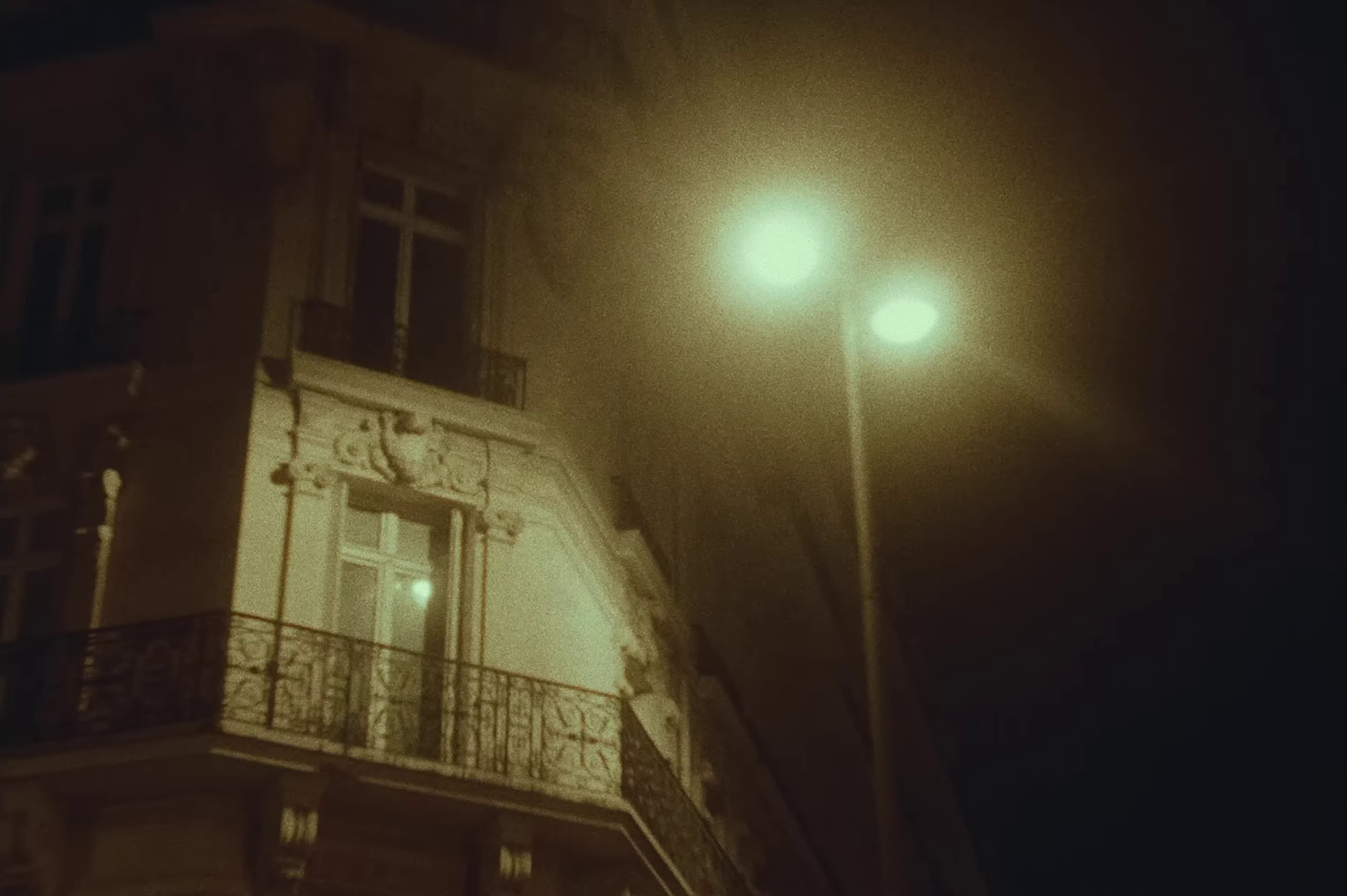 Escorte (2023) —  shot,  lighting