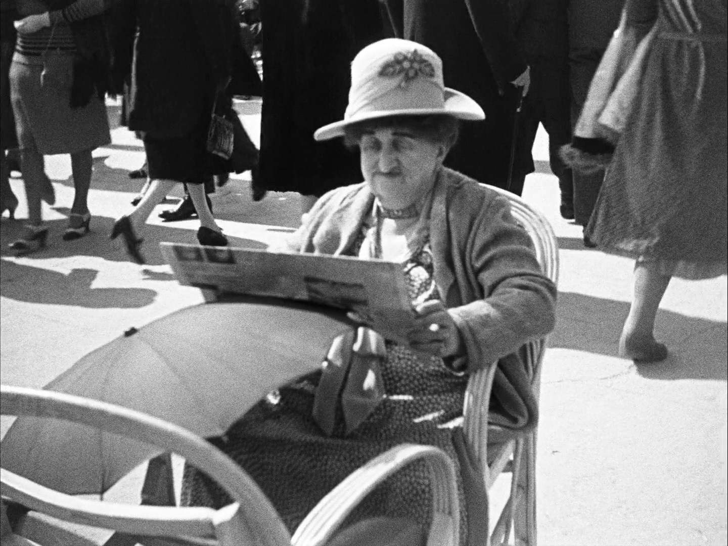 À Propos de Nice (1930) —  shot,  lighting