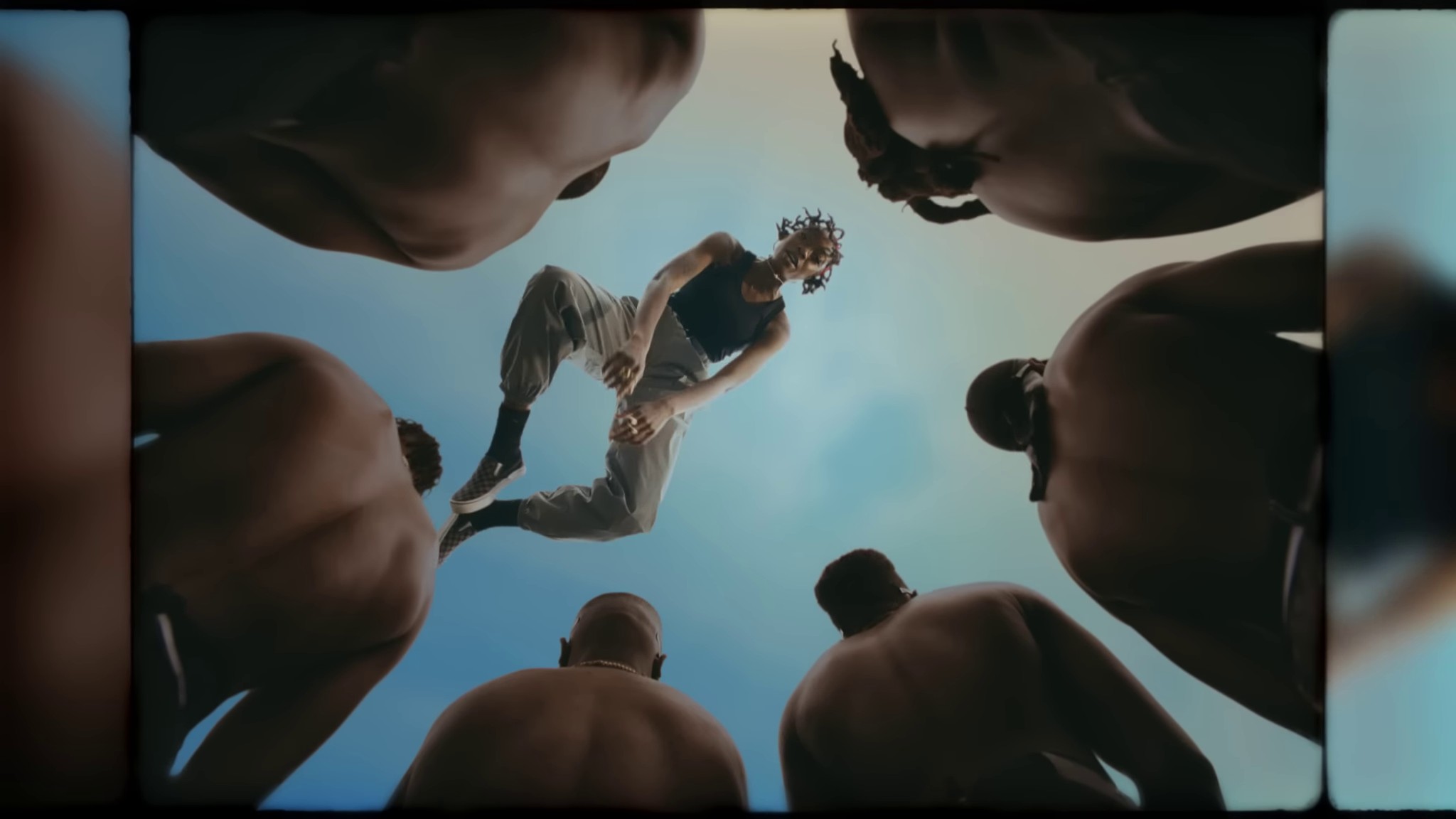 Gorilla  (2023) —  shot,  lighting