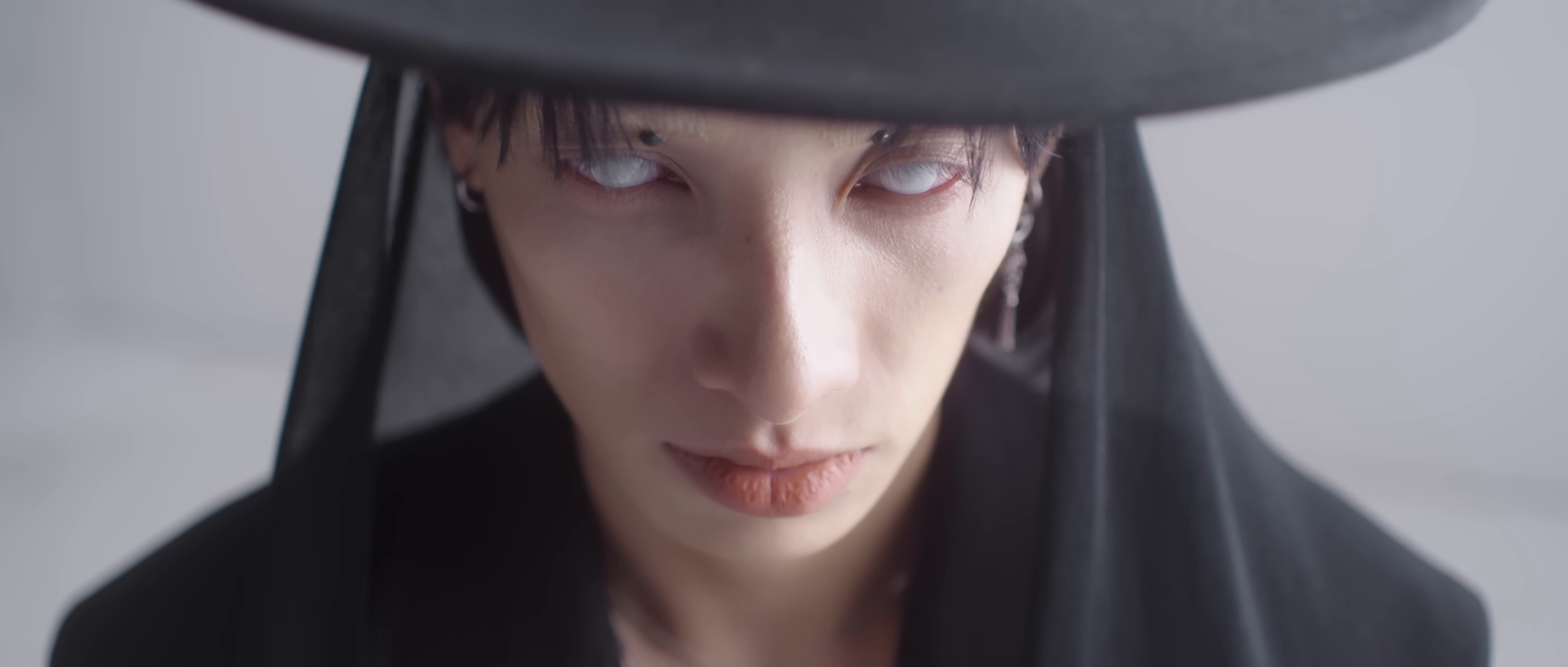 EM ĐAU (2025) —  shot,  lighting