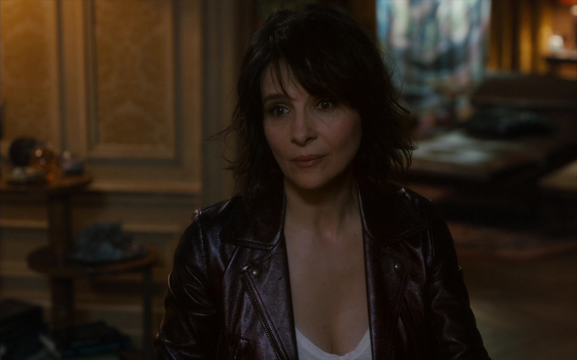 Let the Sunshine In (2017) —  shot,  lighting