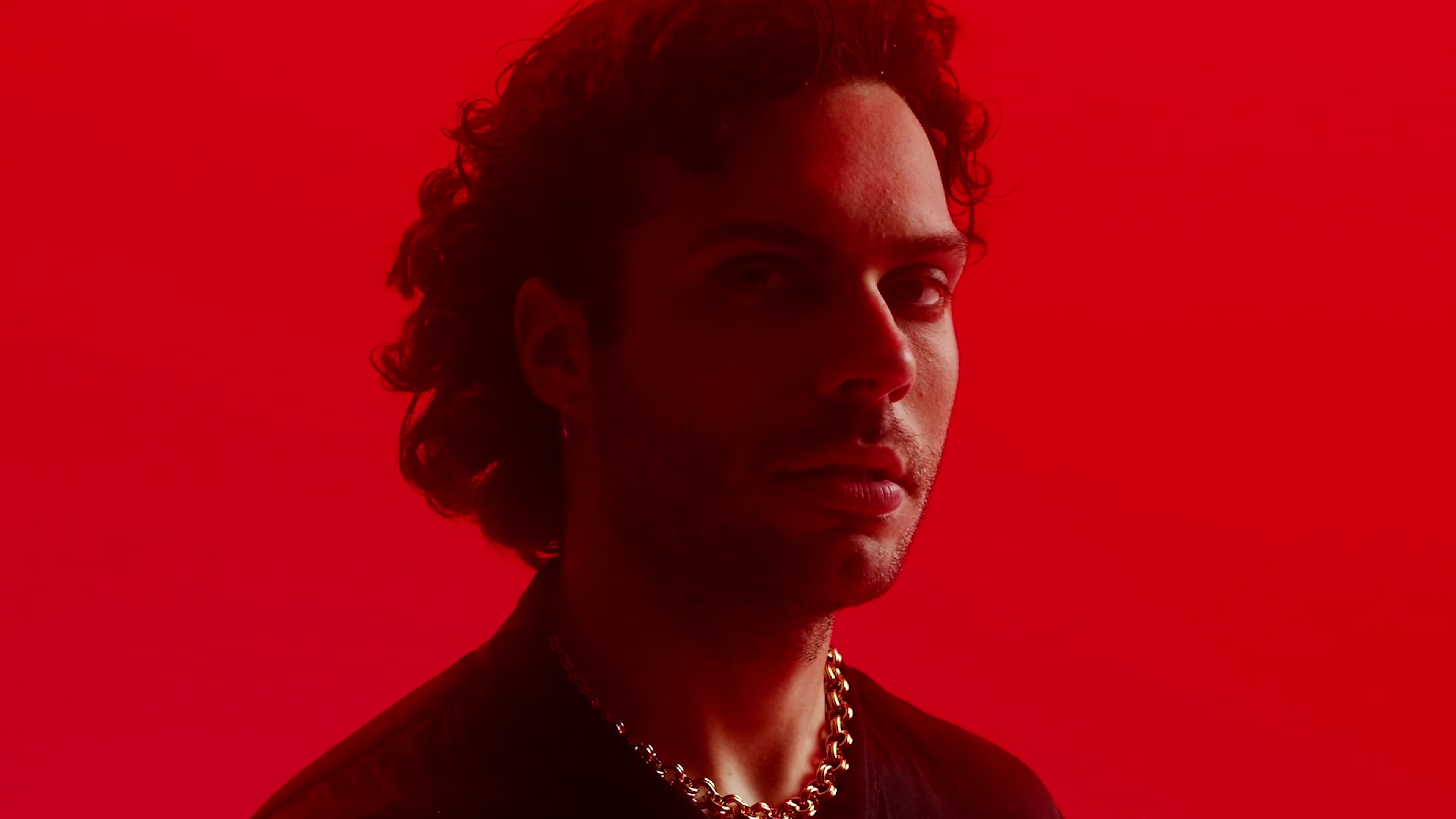 Mira Me  (2022) —  shot,  lighting