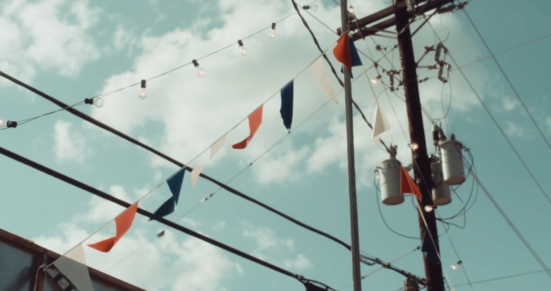 Left Hand Free (2014) —  shot,  lighting