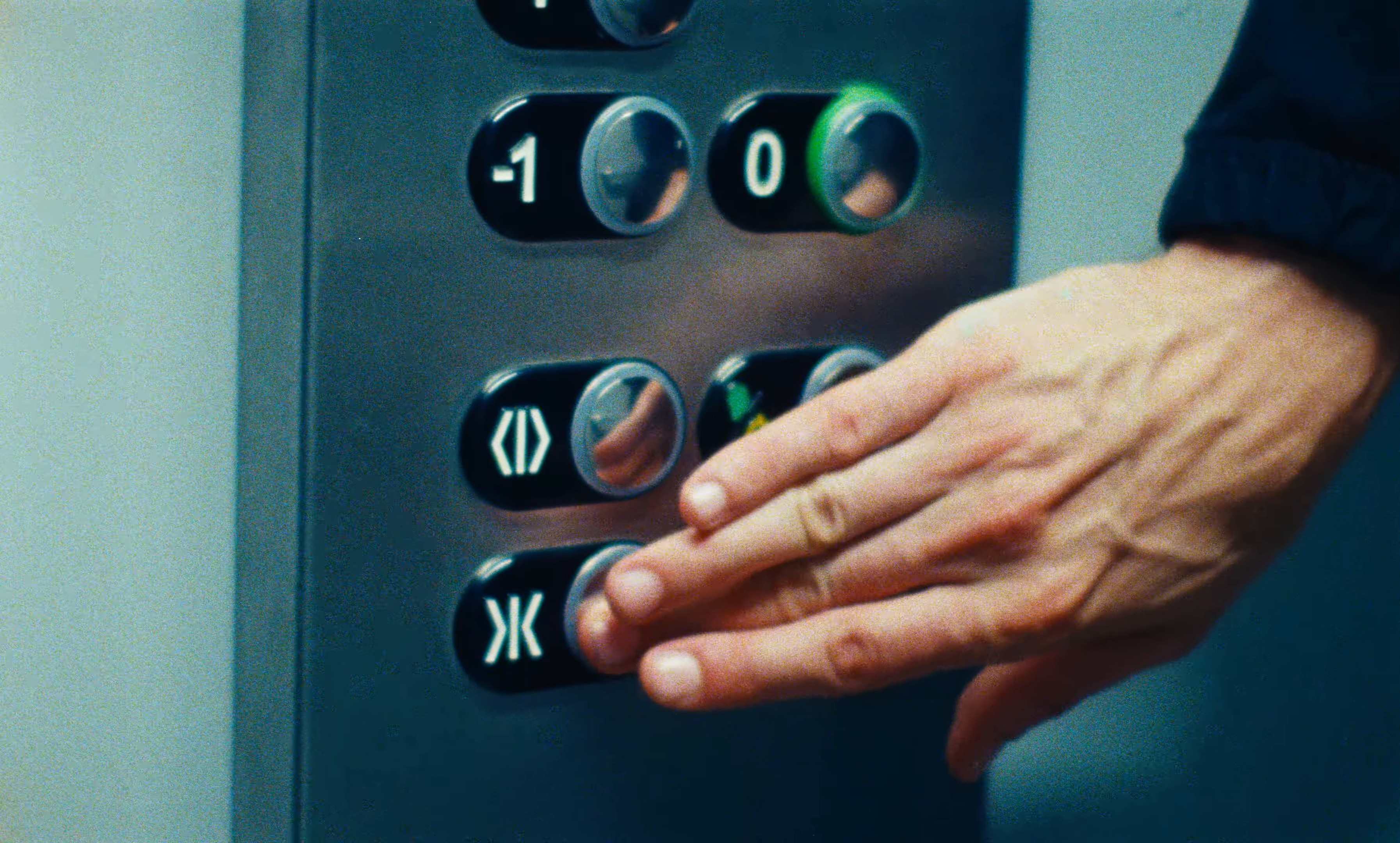 Le Vide (2025) —  shot,  lighting