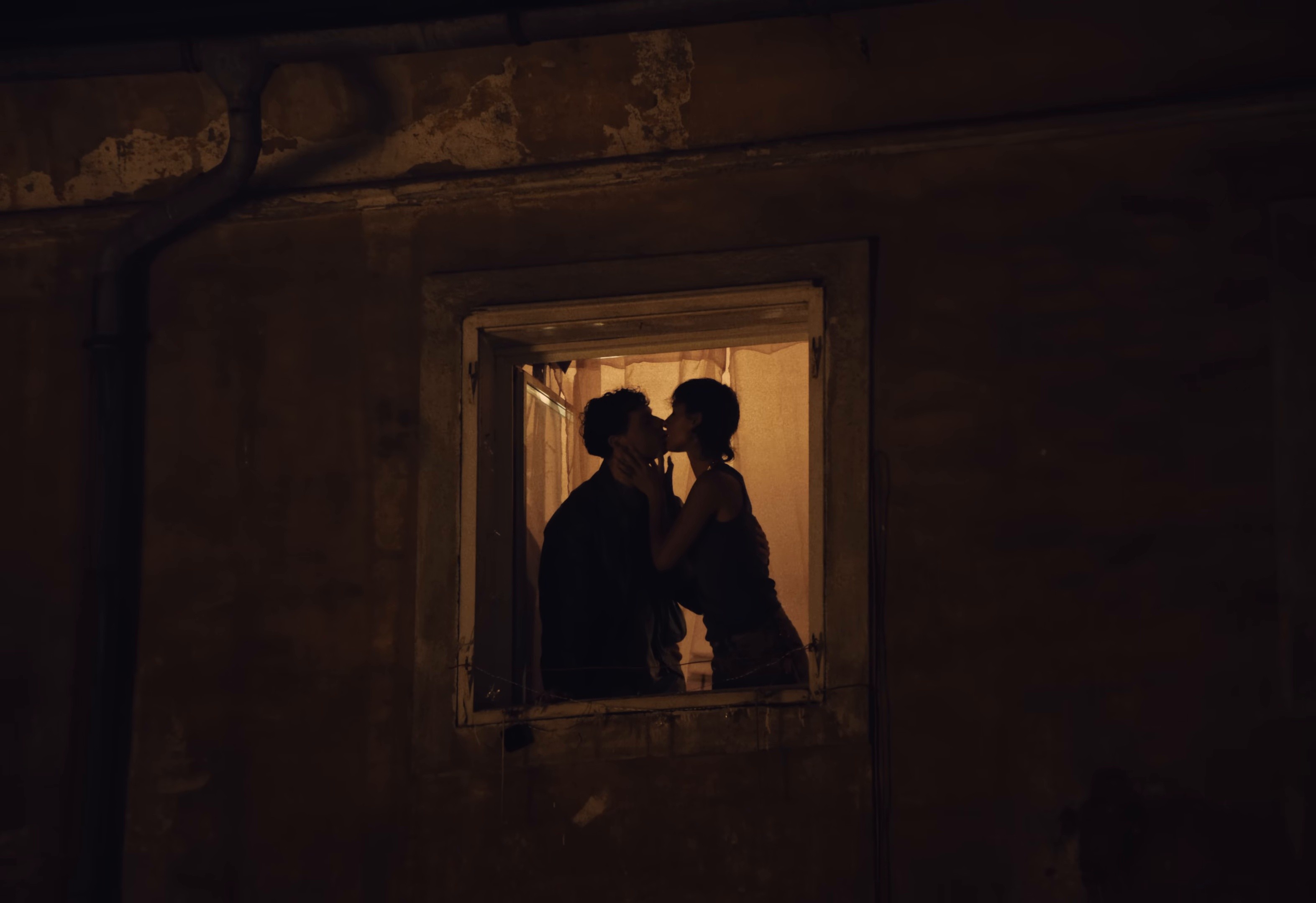 Impose  (2025) —  shot,  lighting