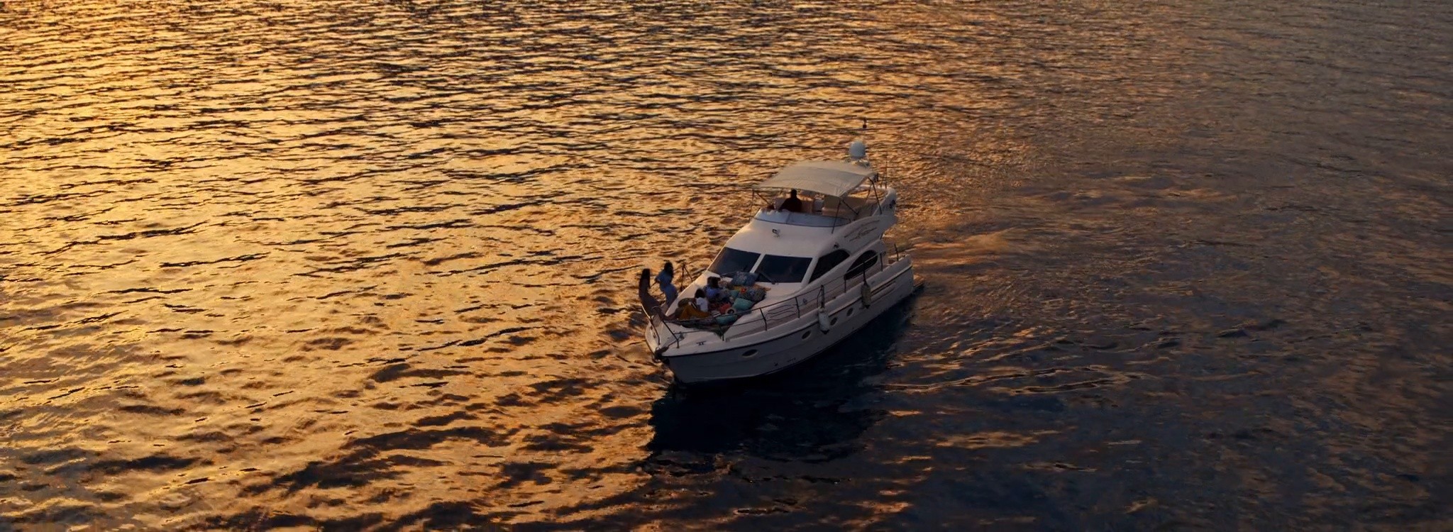 Maven (2022) —  shot,  lighting