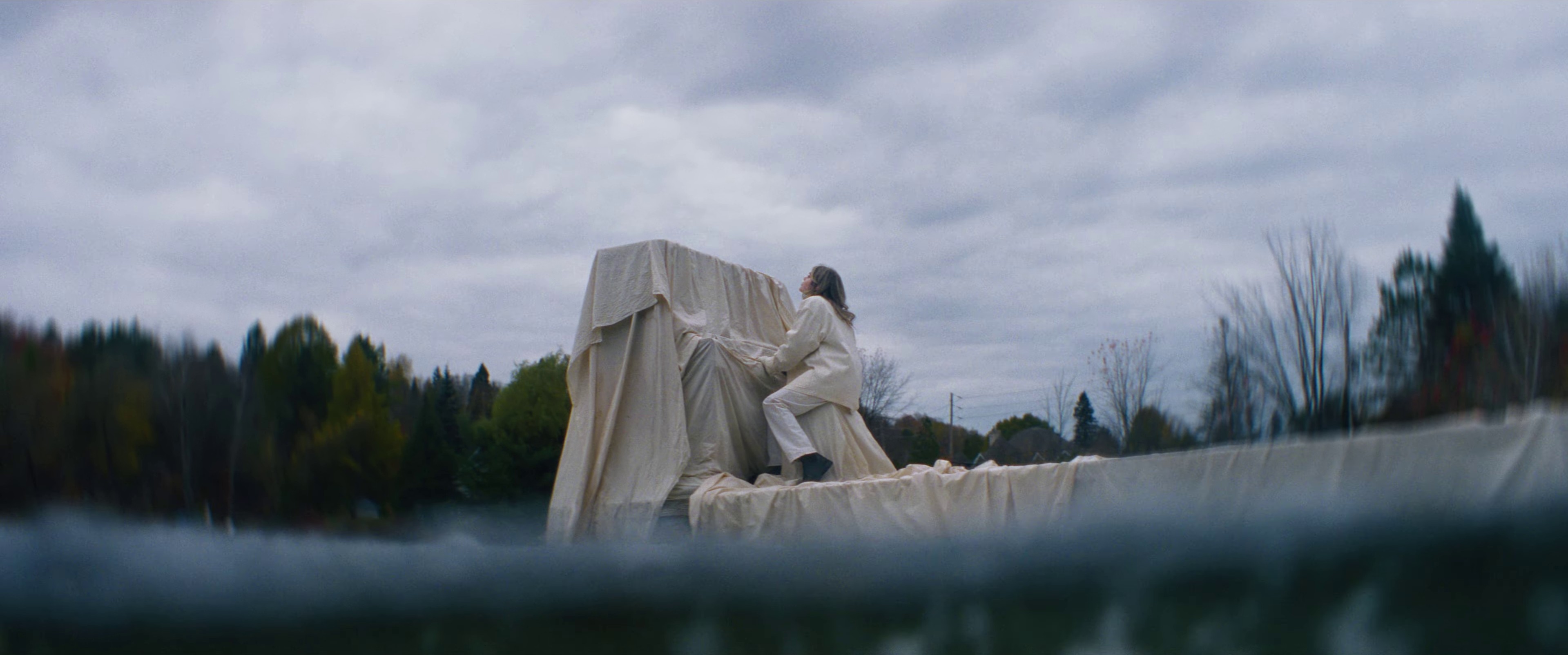 C'était salement romantique (reprise) (2023) —  shot,  lighting