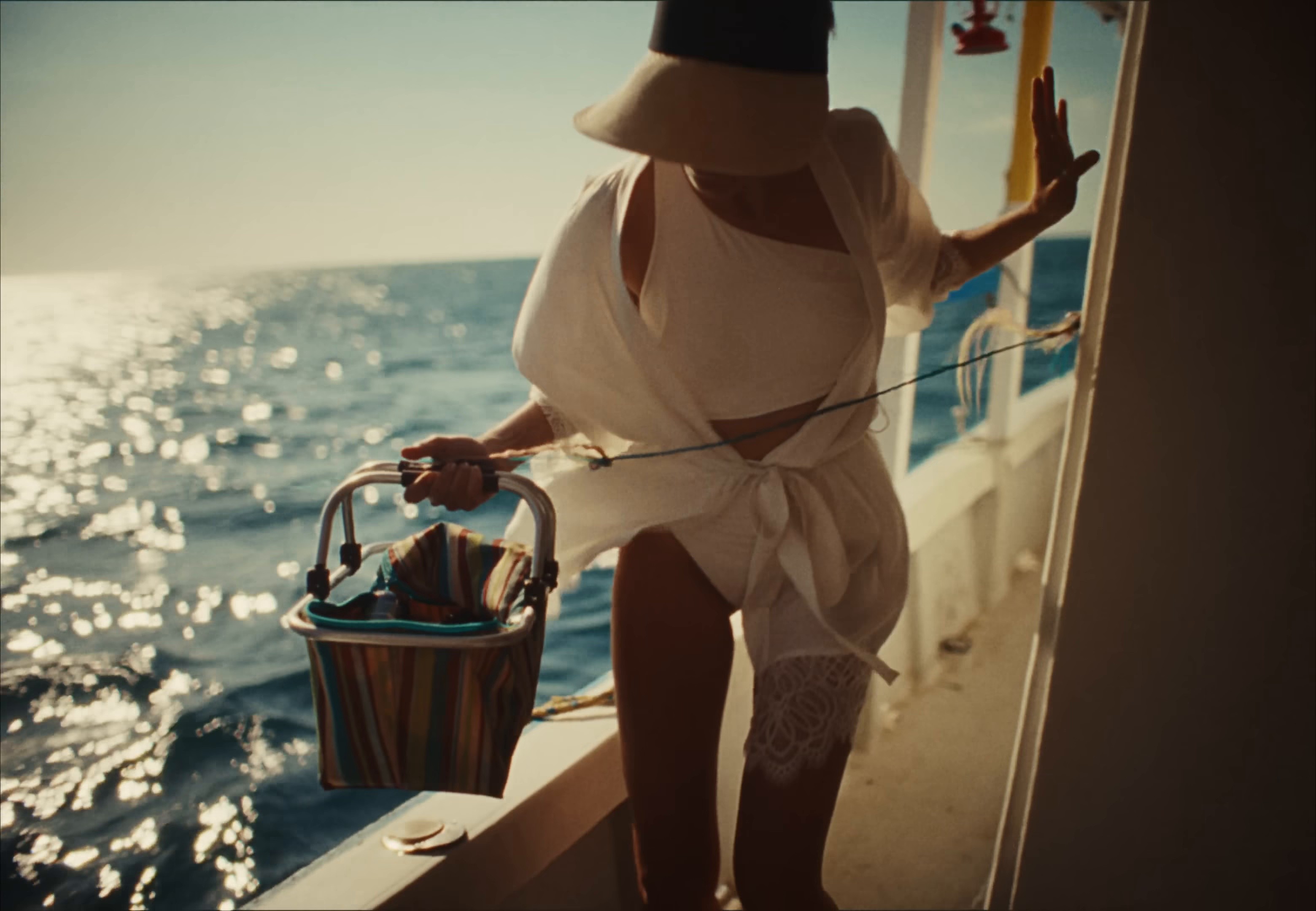 Me Pasa (Piscis) (2025) —  shot,  lighting