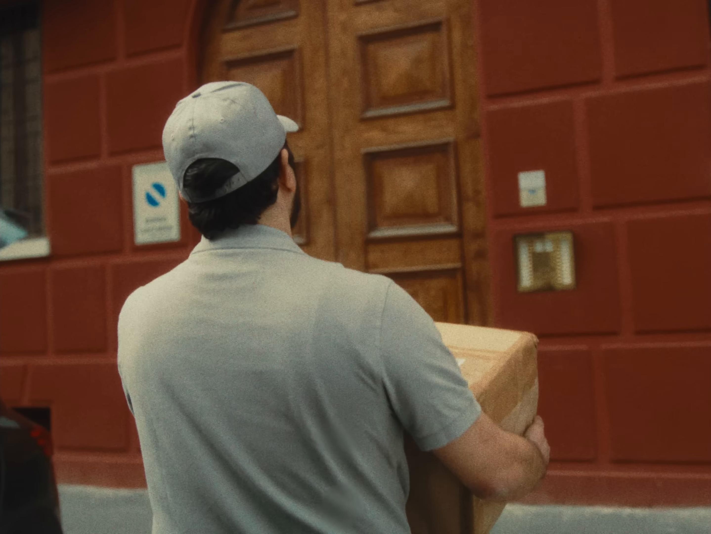 Bottiglie Vuote (2025) —  shot,  lighting