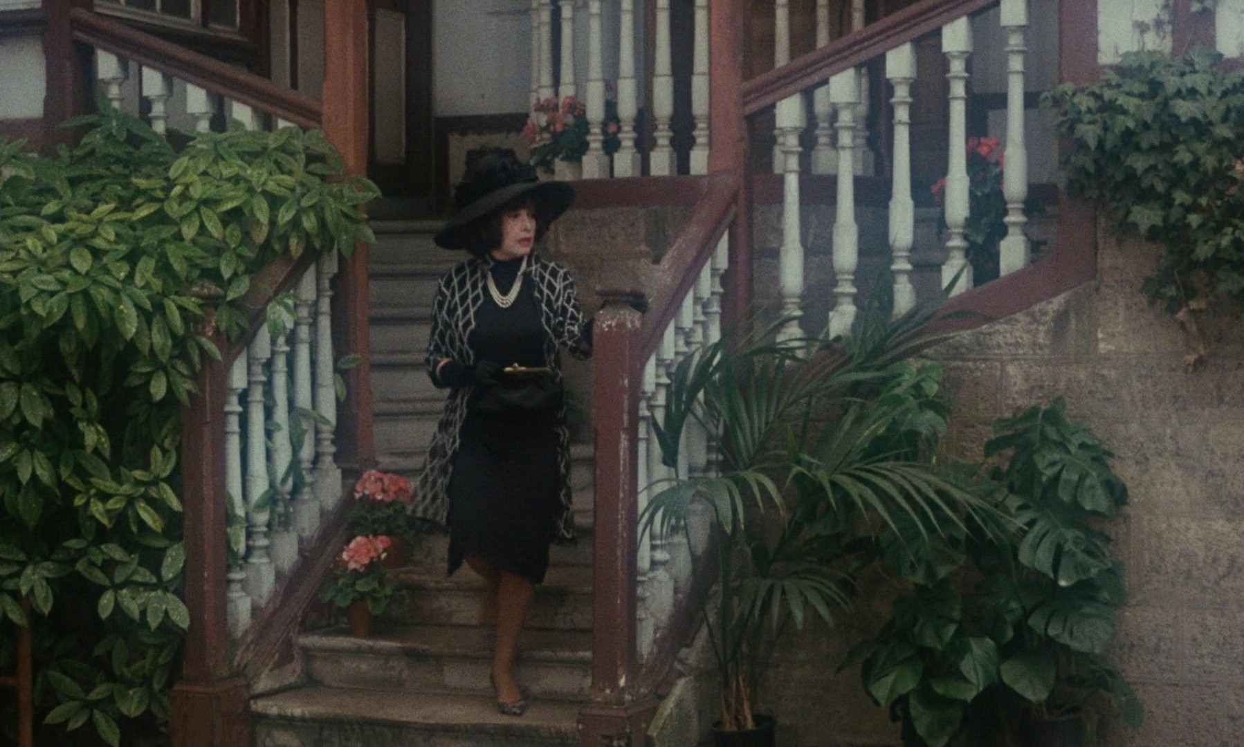 Spermula (1976) —  shot,  lighting