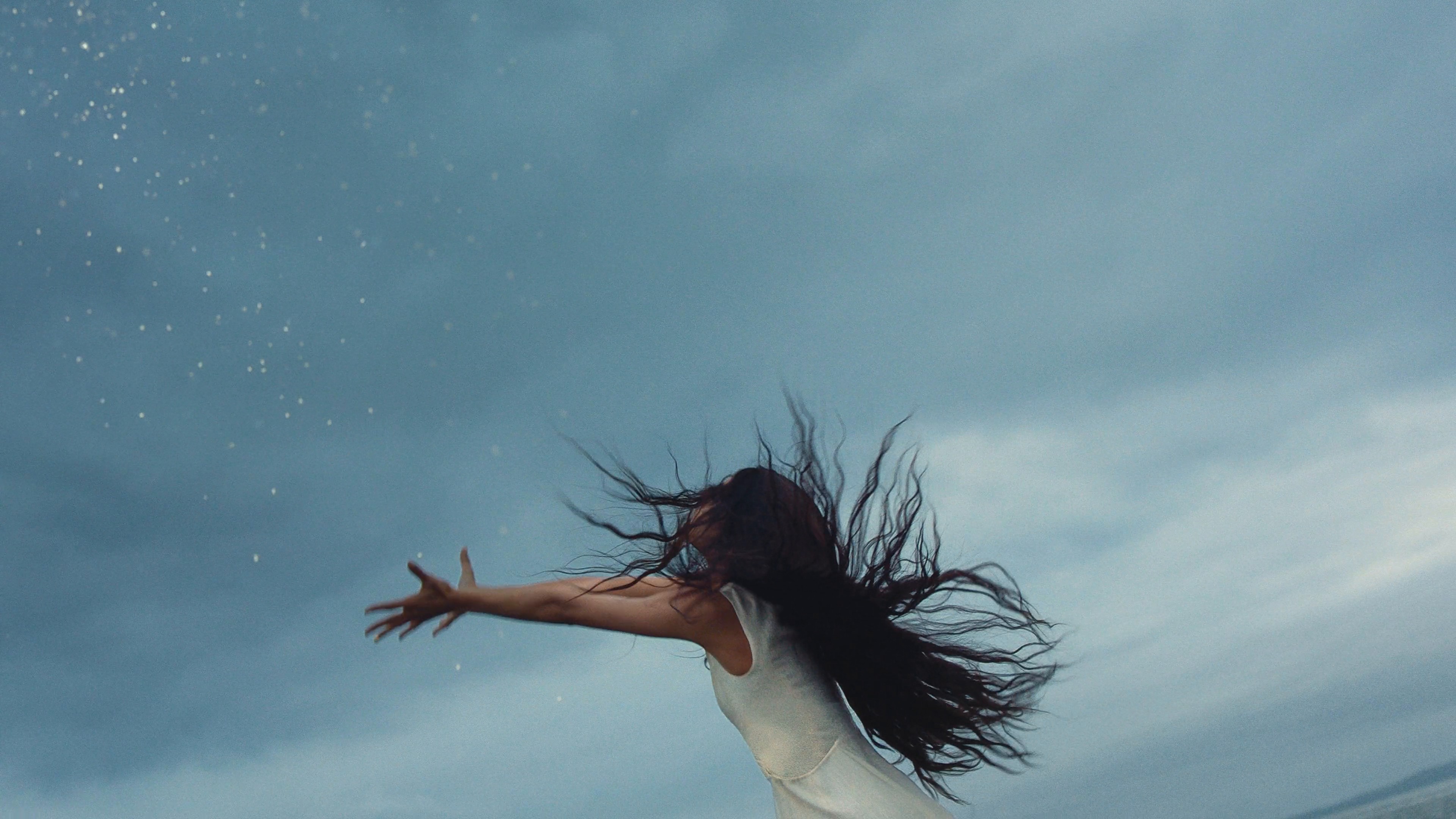 CHLOE — WE BLOSSOM TOGETHER (2024) —  shot,  lighting