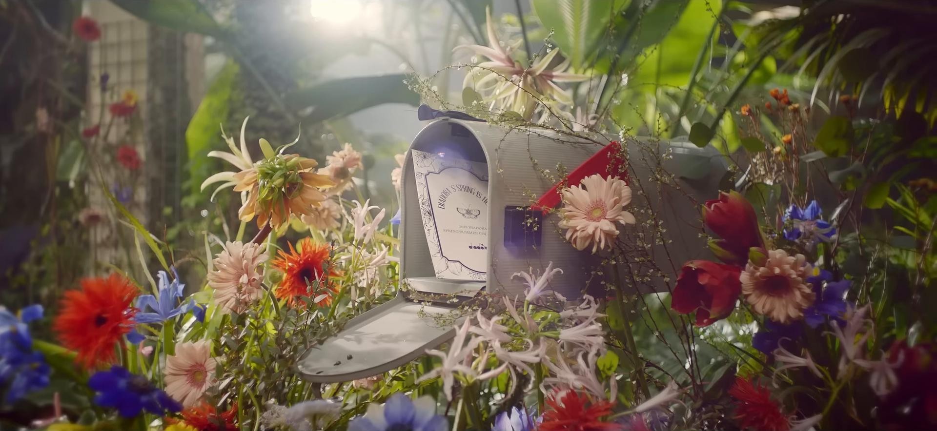 디아도라 23SS 배윤영 브랜드 필름(diadora x Mulan Bae) (2023) —  shot,  lighting