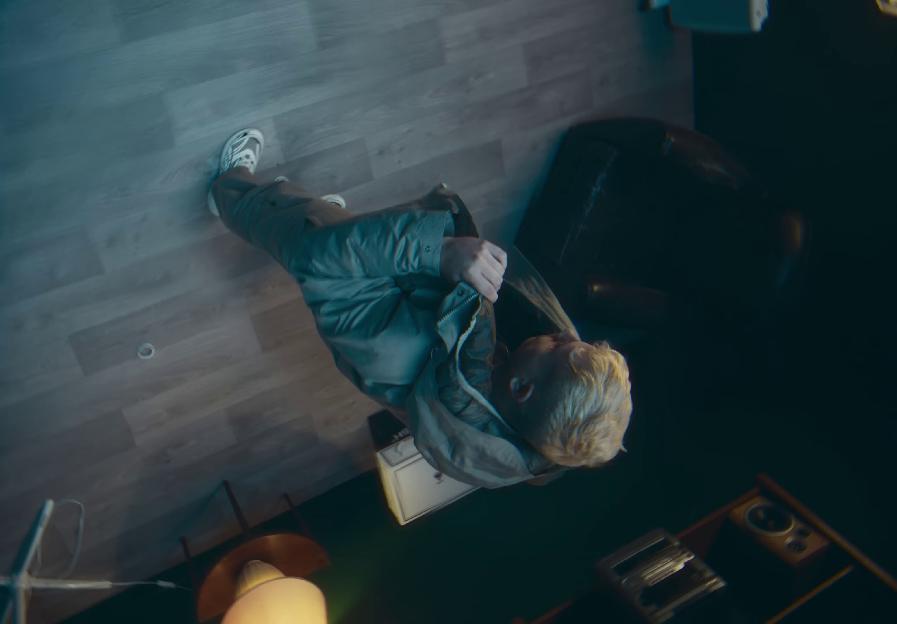 Chambre 140 (2024) —  shot,  lighting