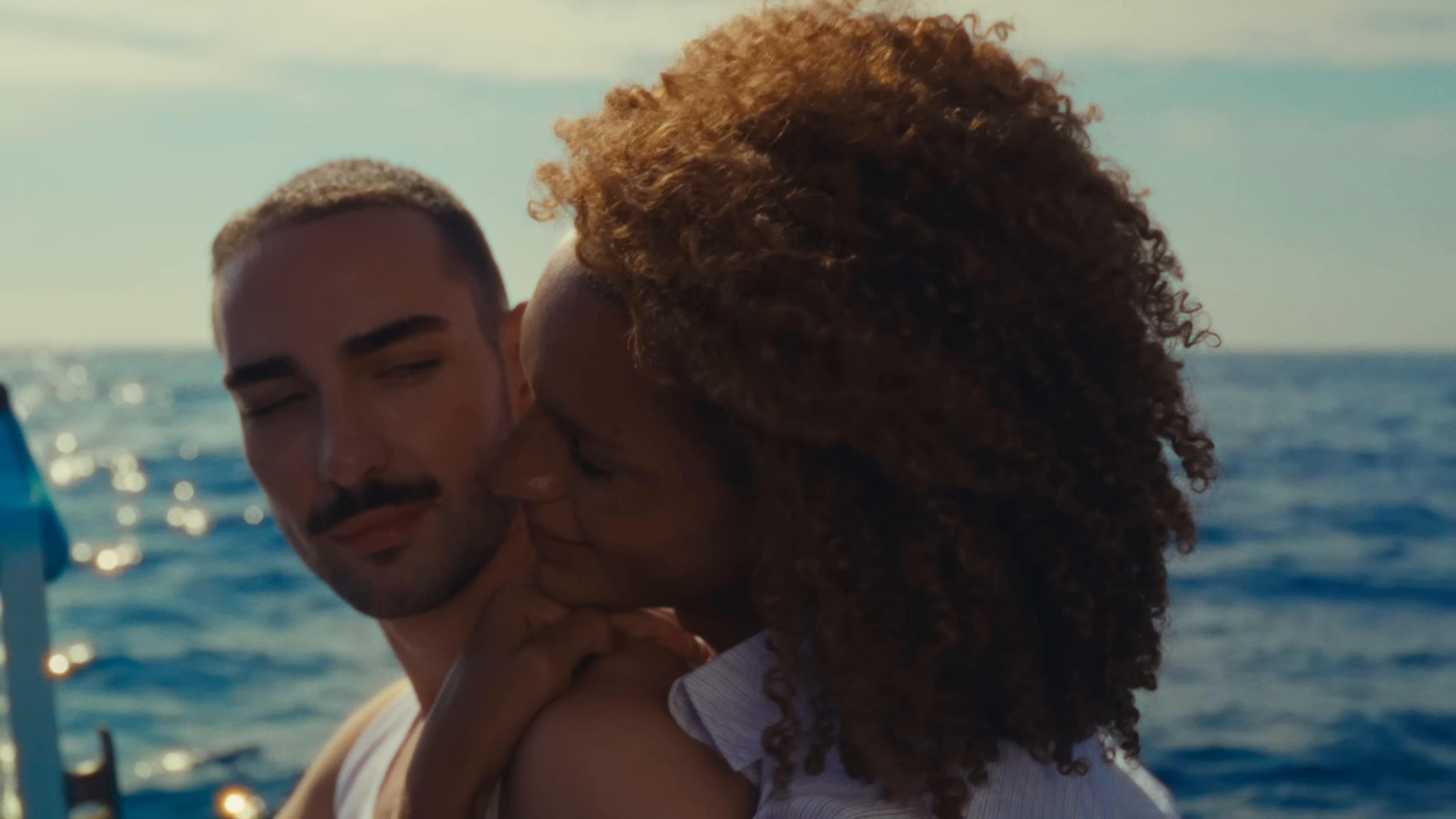 Parfum Orange (2024) —  shot,  lighting