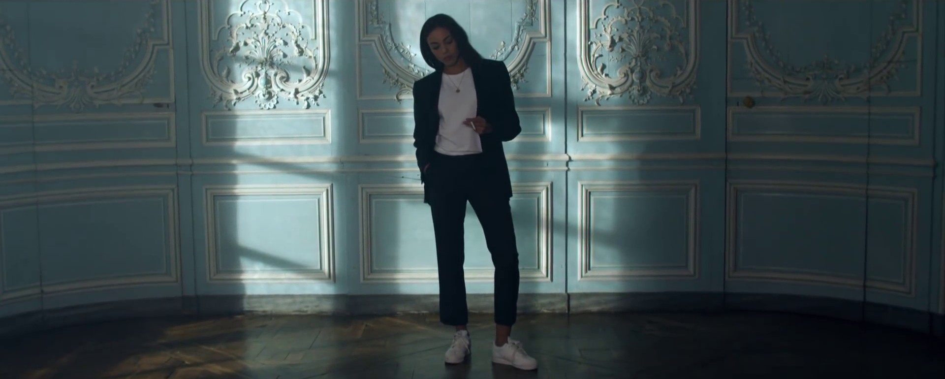 Five Minutes  (2015) —  shot,  lighting