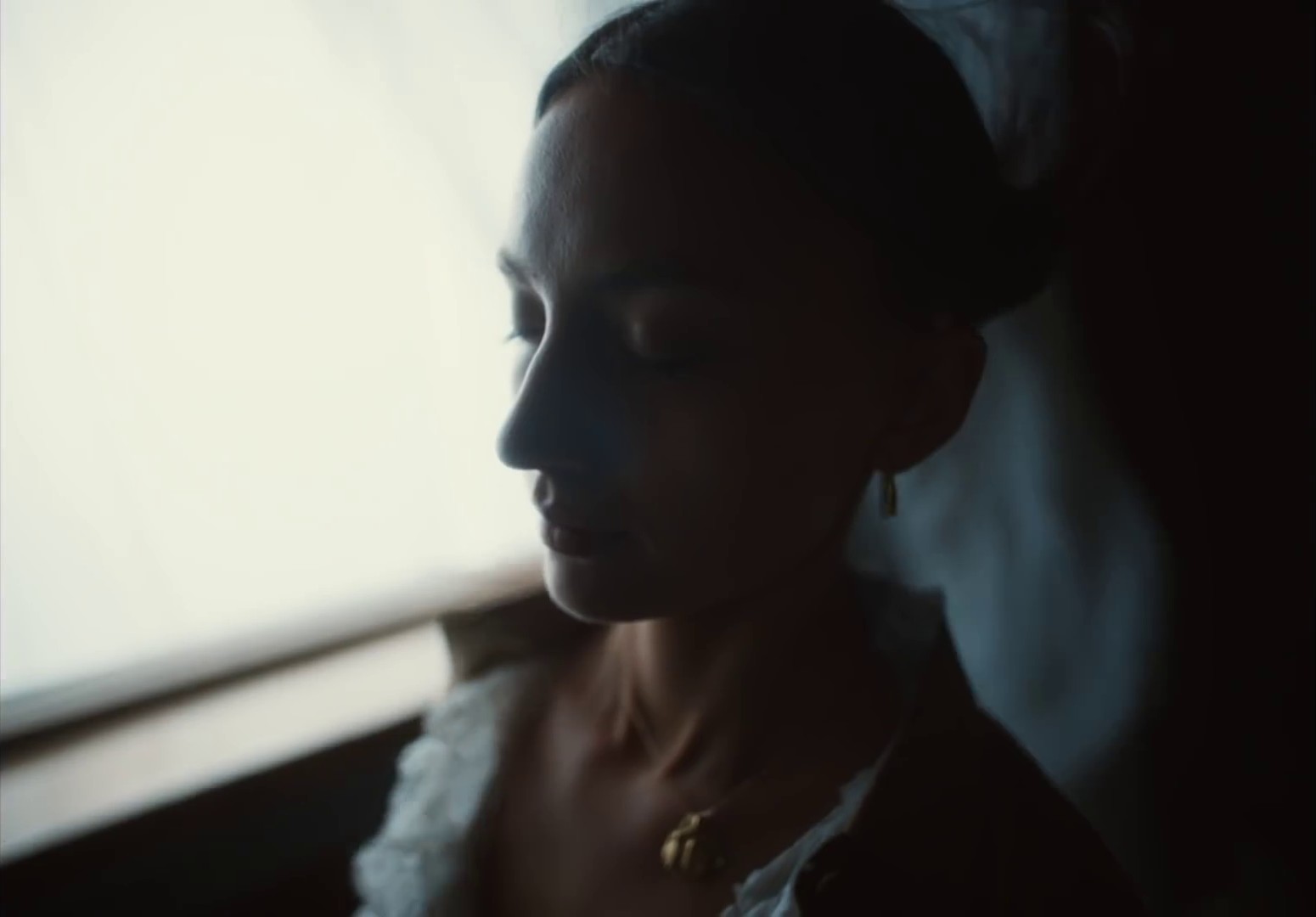 Caroline (2020) —  shot,  lighting