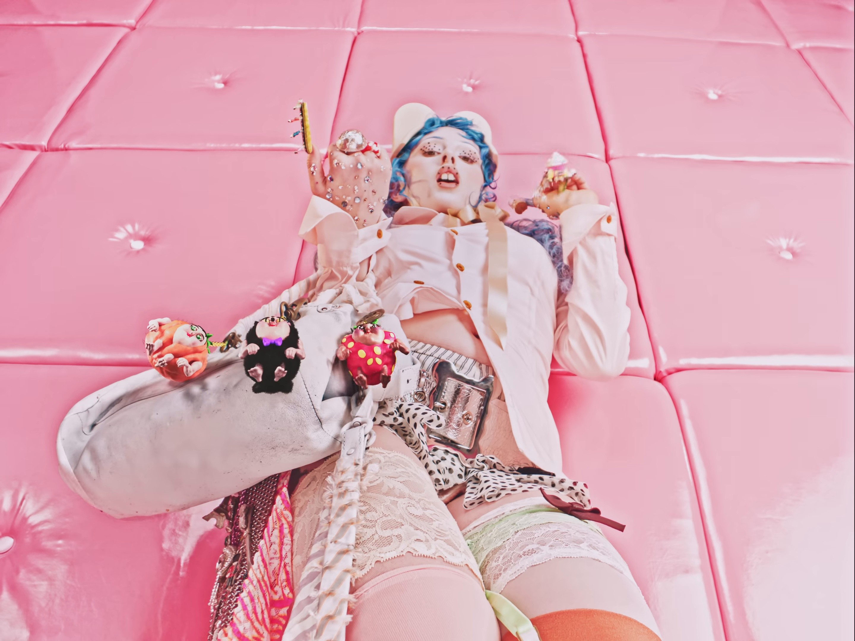 Trinkets  (2025) —  shot,  lighting