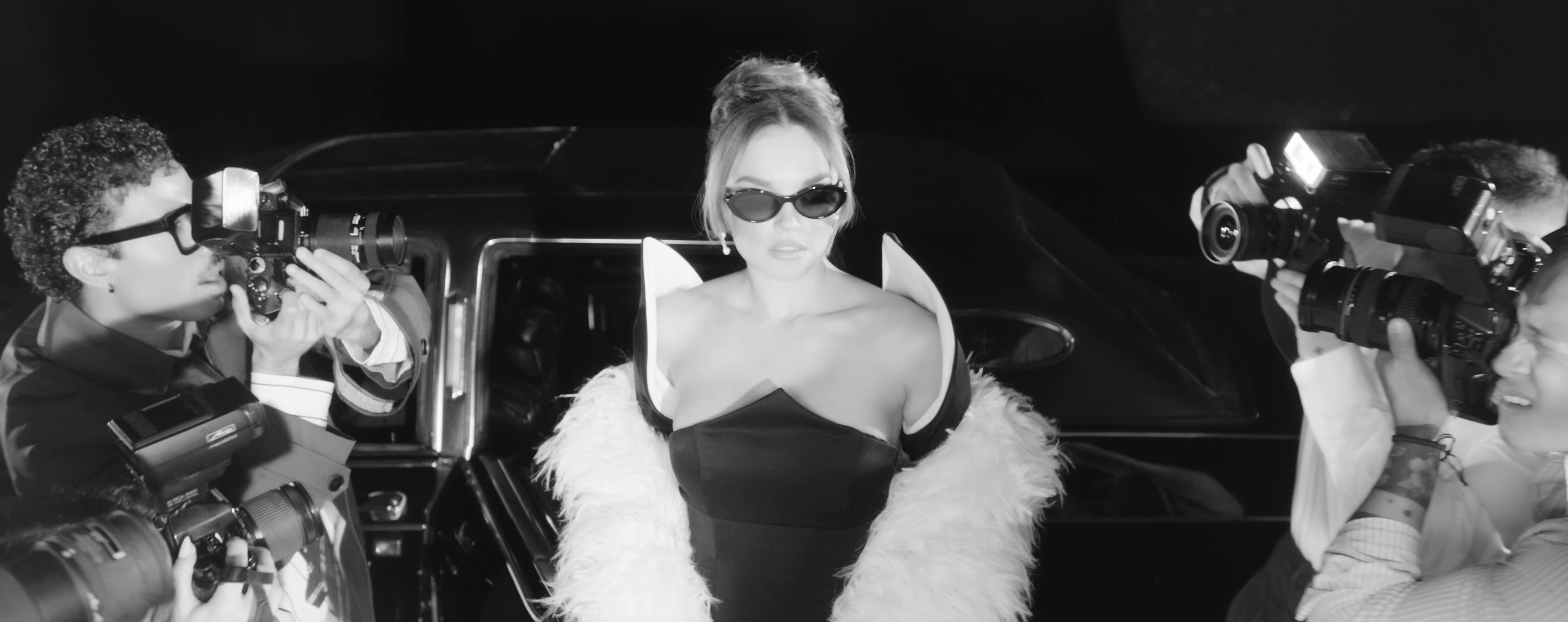 Esa Diva (2025) —  shot,  lighting