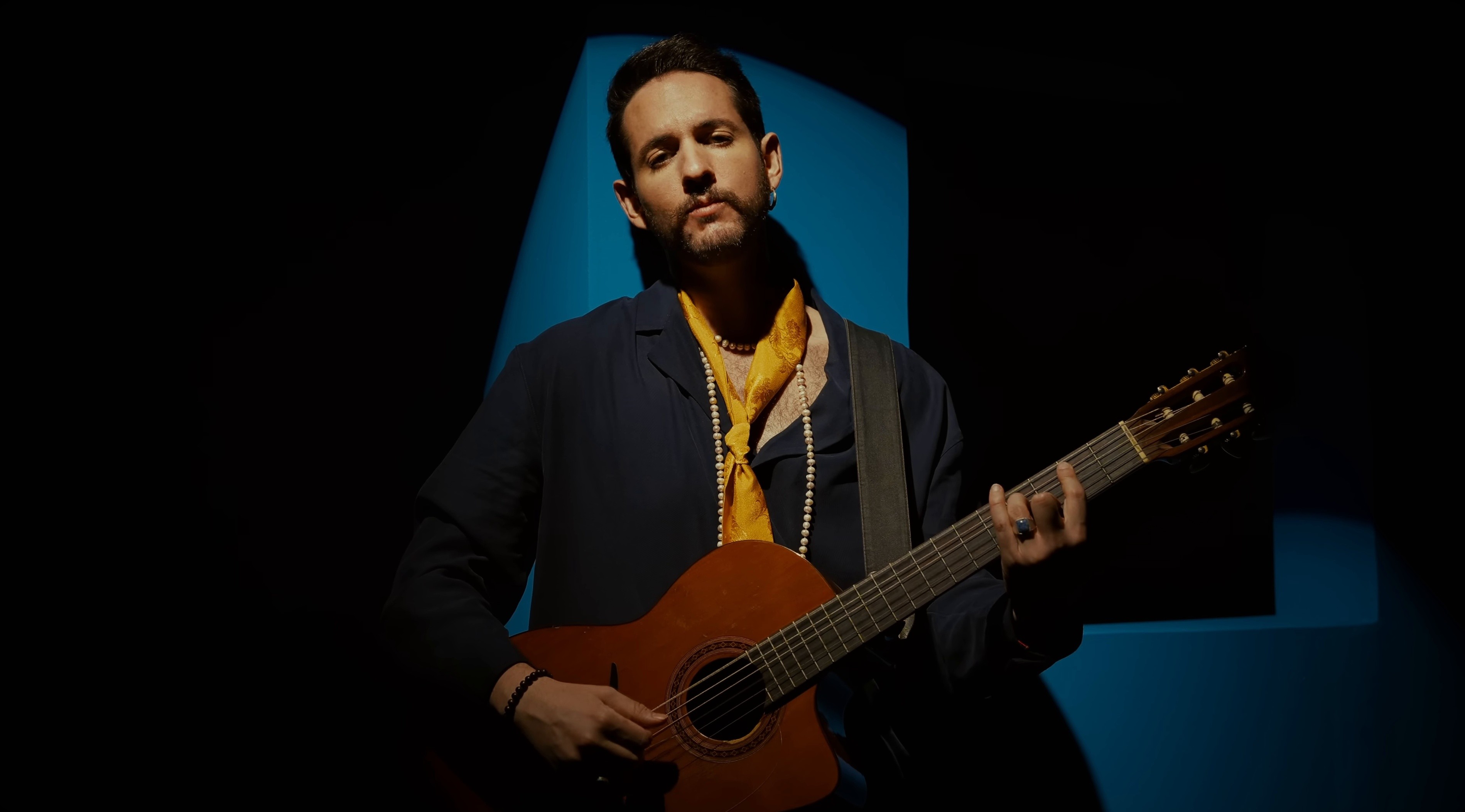 Tú Escríbeme (2025) —  shot,  lighting