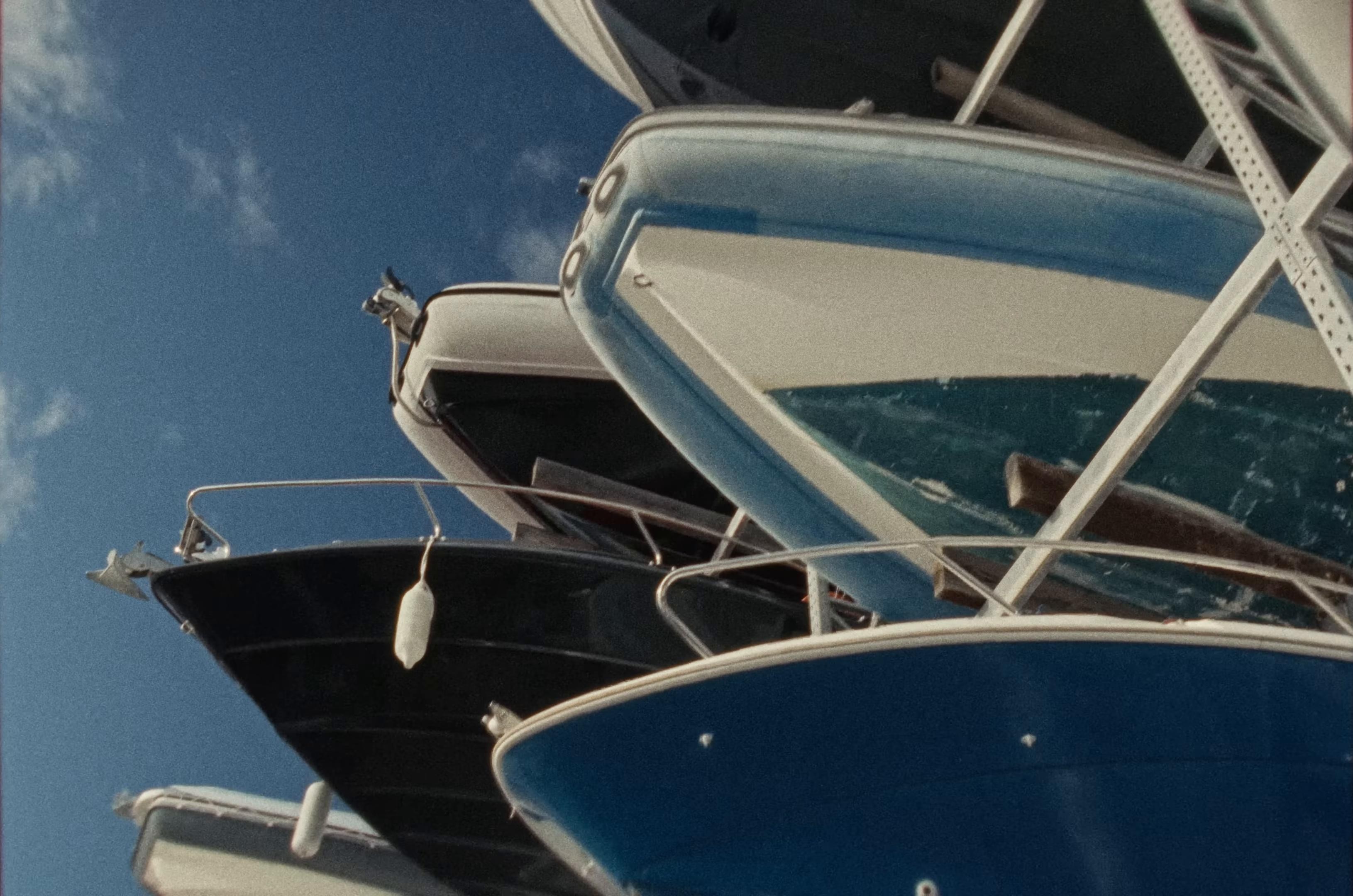 Aux Deux Fêlés (2025) —  shot,  lighting