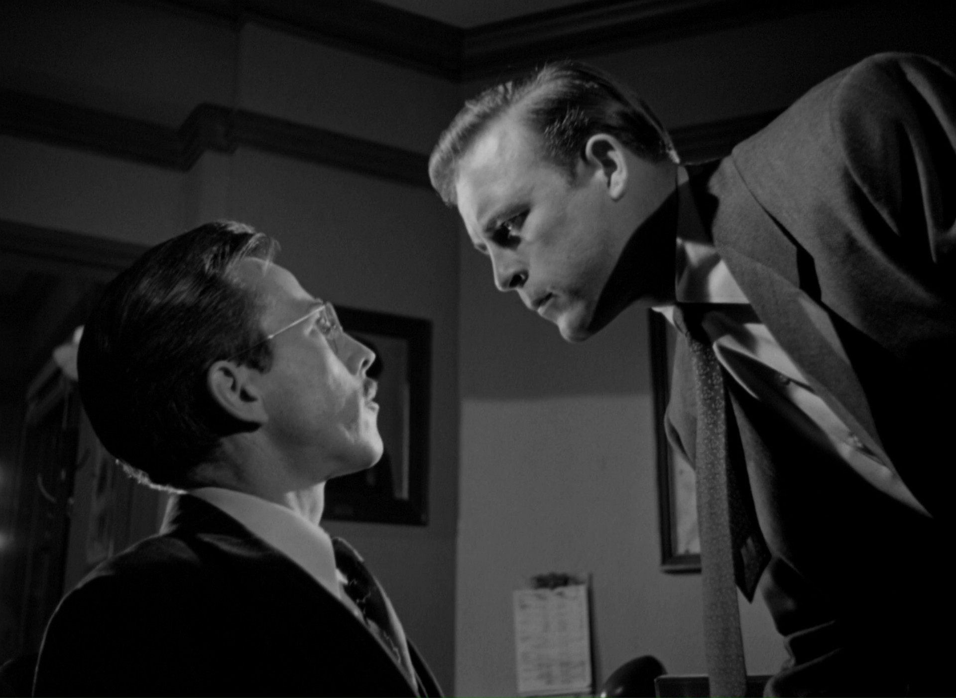 He Walked by Night (1948) —  shot,  lighting