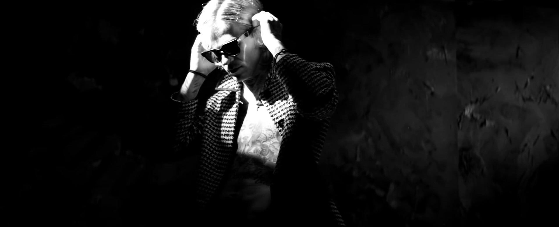 R.I.P. 2 My Youth  (2015) —  shot,  lighting