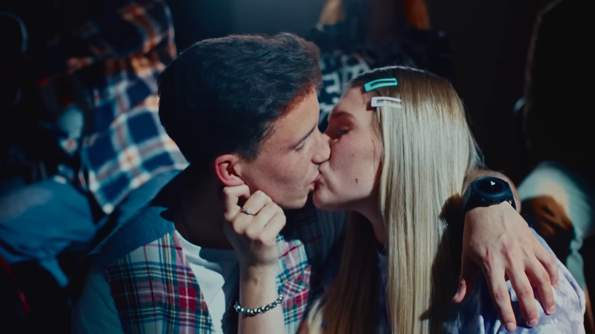 Me Toca A Mí (2025) —  shot,  lighting