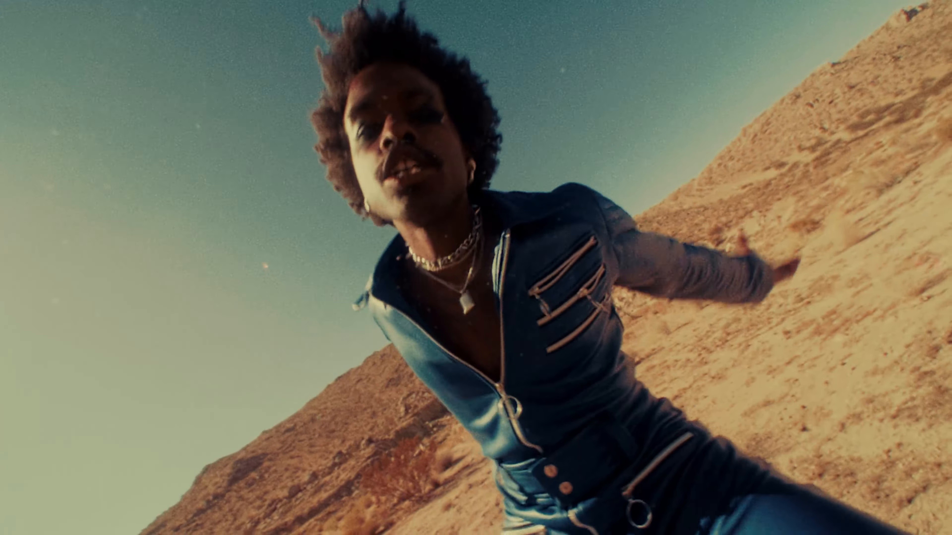 Toxic Romantic (2025) —  shot,  lighting