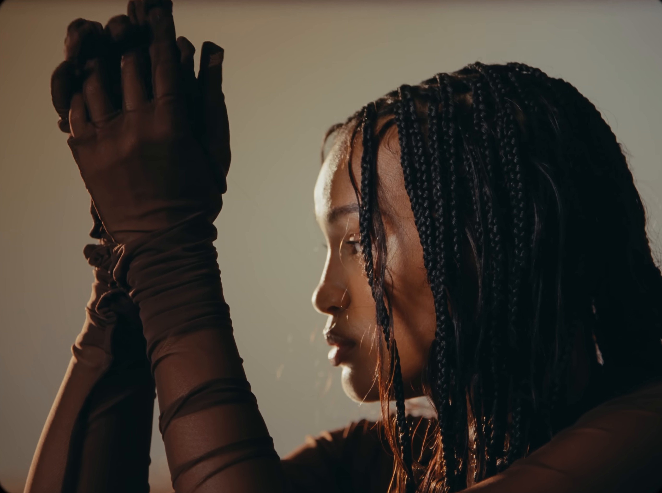 I CAN TELL  (2025) —  shot,  lighting