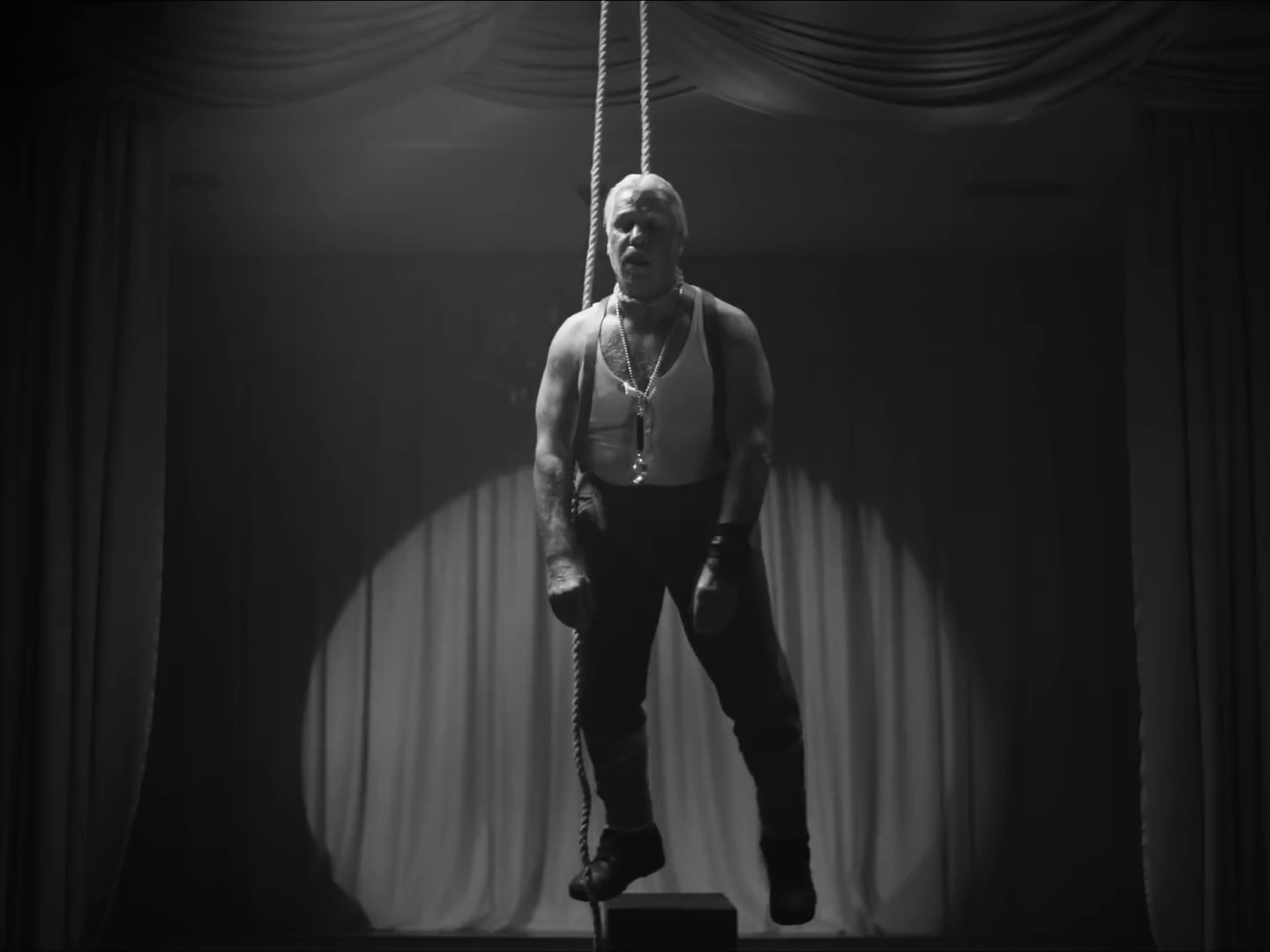 Alle Tage ist kein Sonntag (2020) —  shot,  lighting