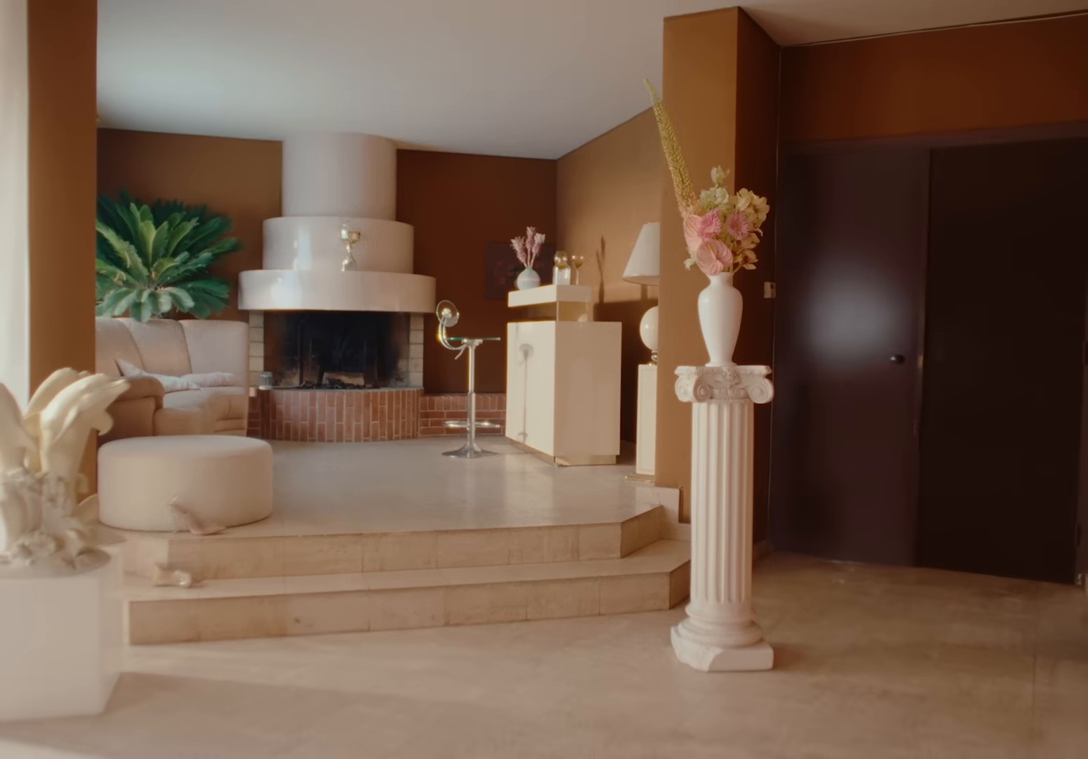 Crush (2025) —  shot,  lighting