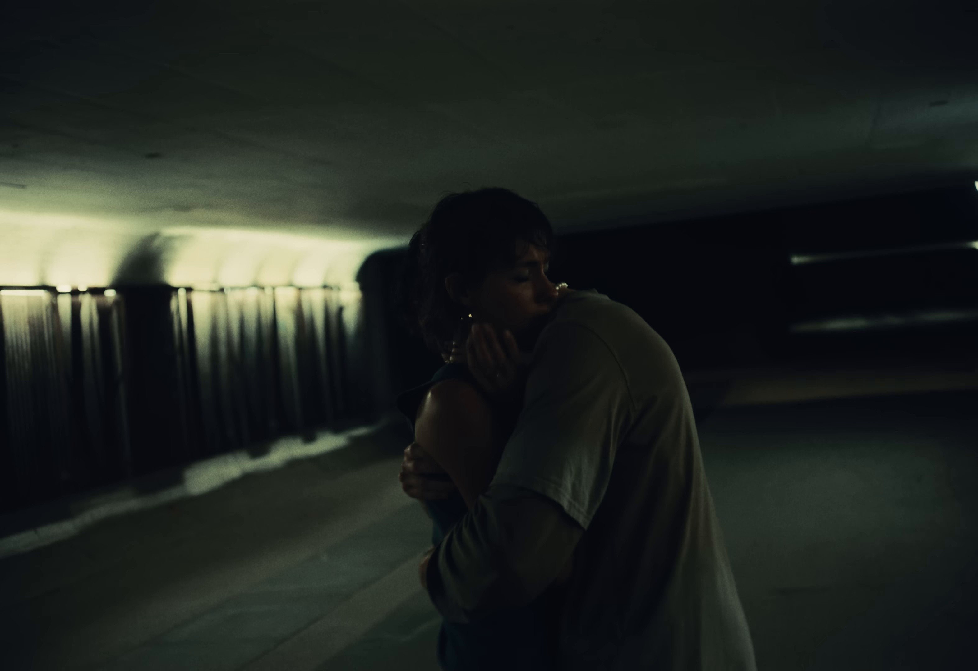 Impose  (2025) —  shot,  lighting