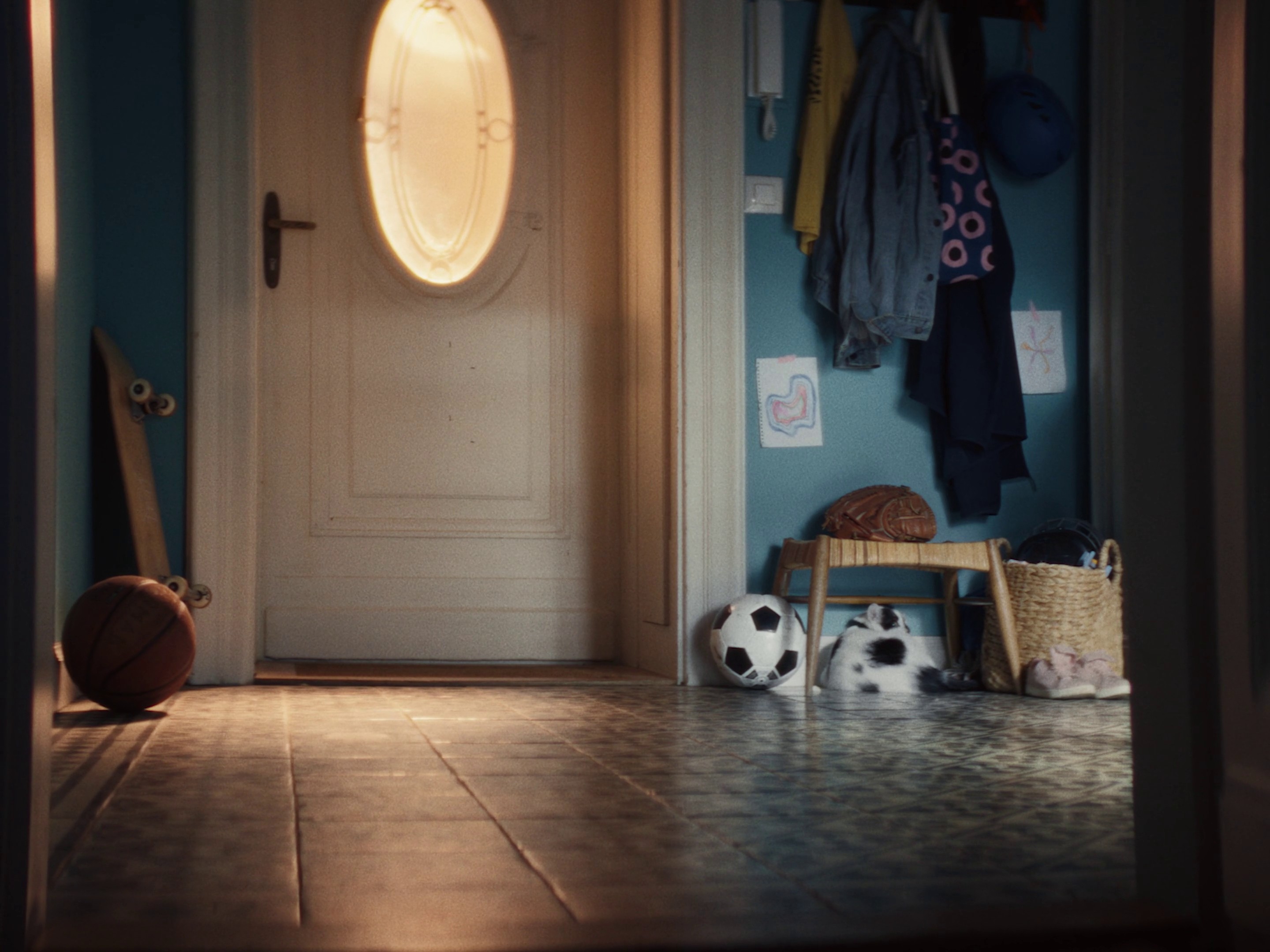 Hill's - Silent Sufferers (DC) (2024) —  shot,  lighting