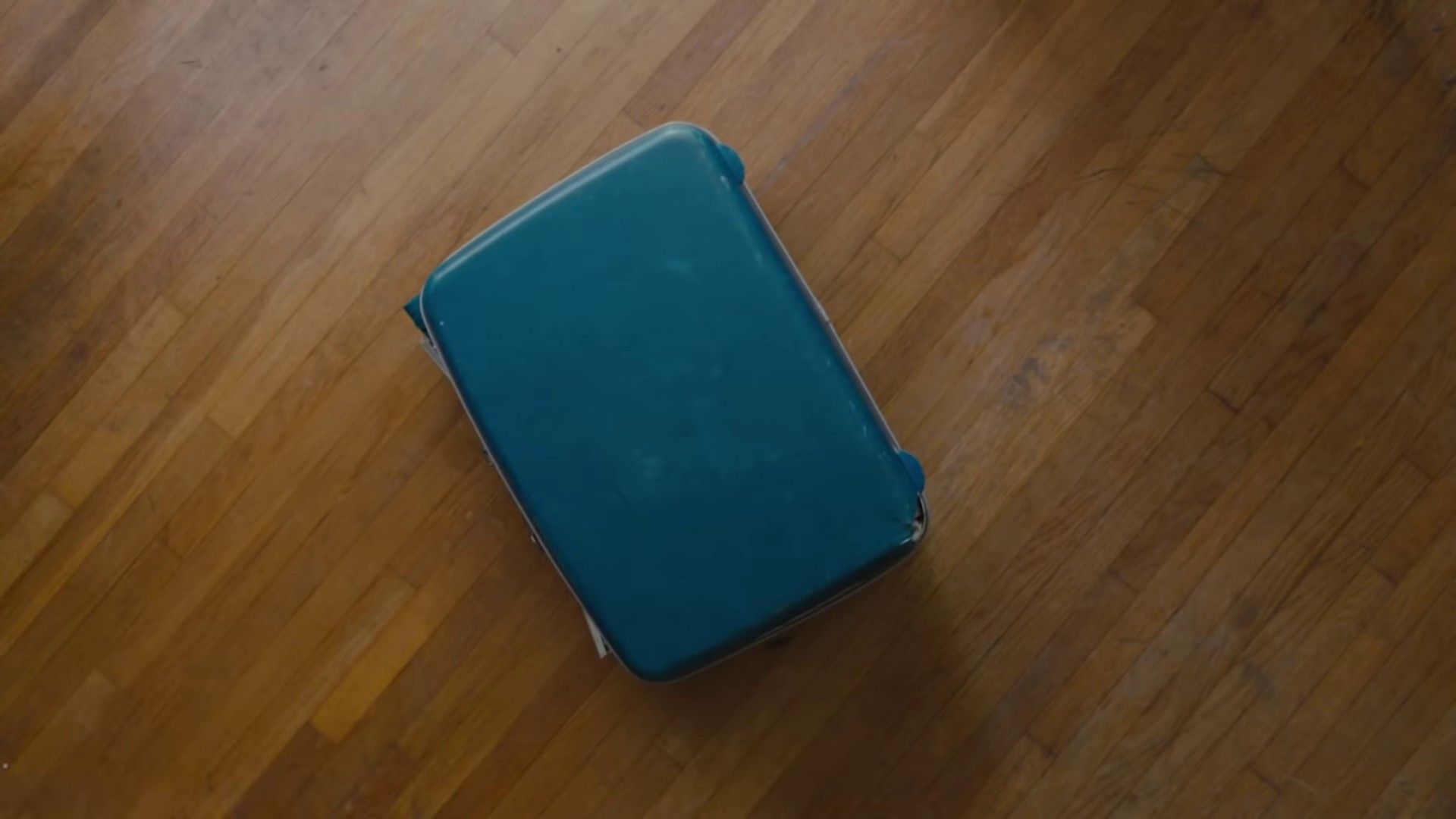 Pager (2022) —  shot,  lighting