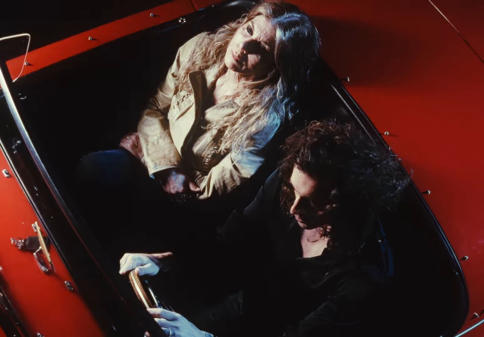 Como Un Cristal (2025) —  shot,  lighting