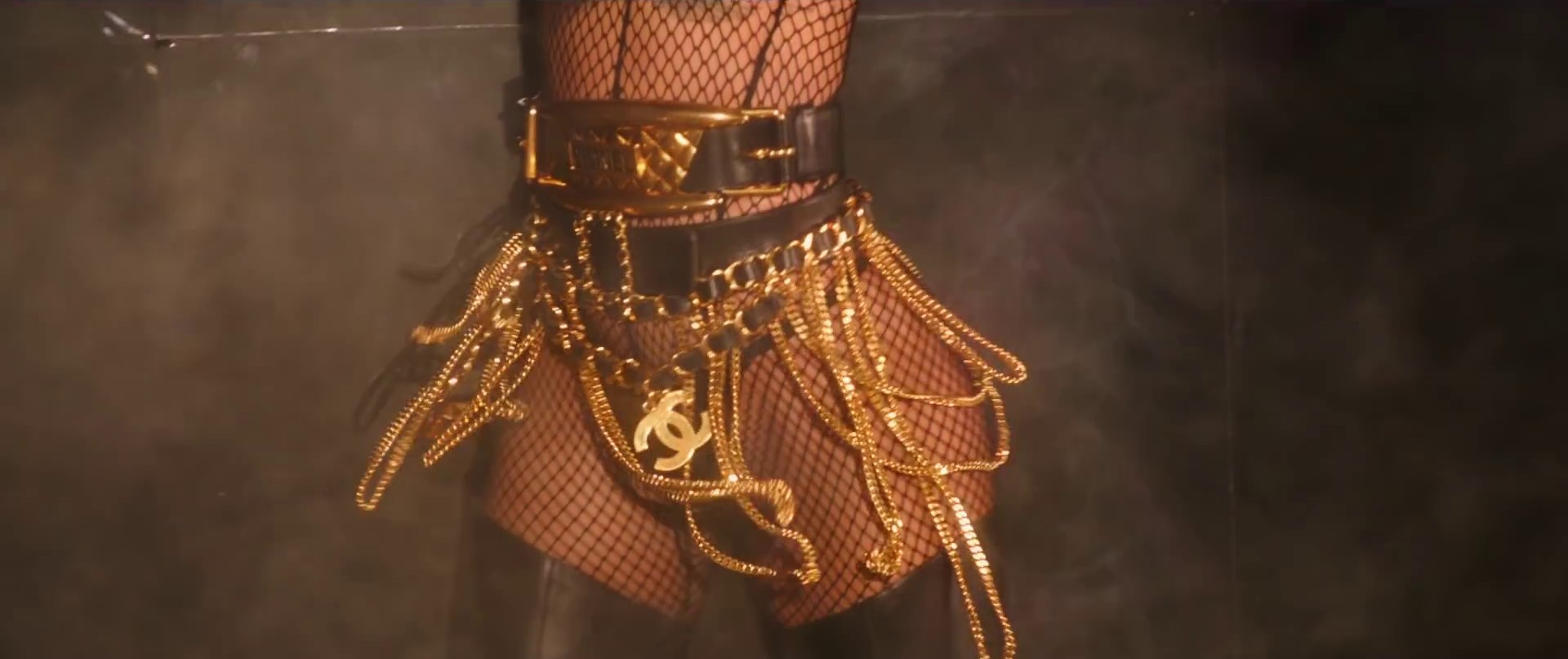 Pour it up (2013) —  shot,  lighting