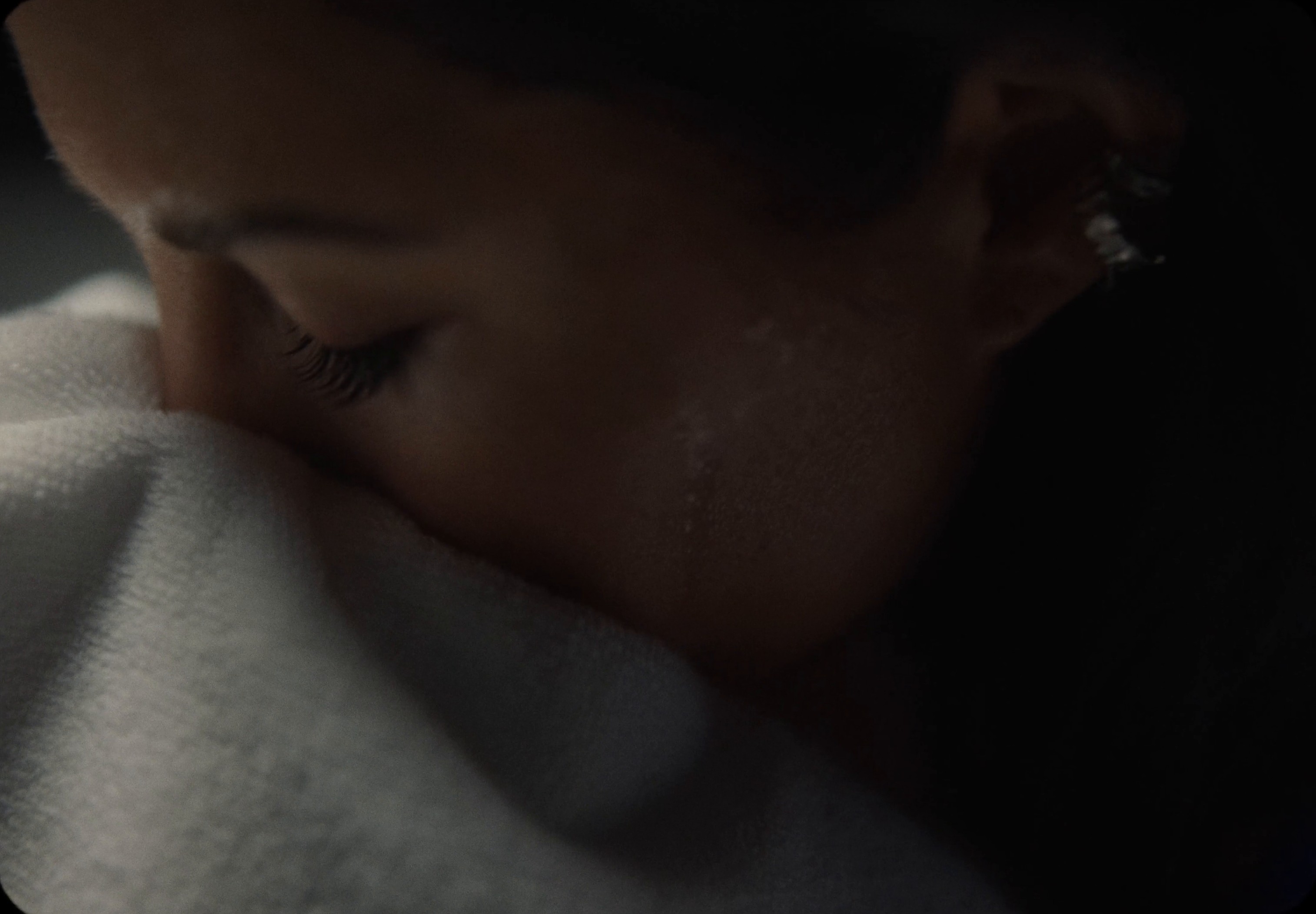 NIVEA - MOLLY SANDÉN (2024) —  shot,  lighting