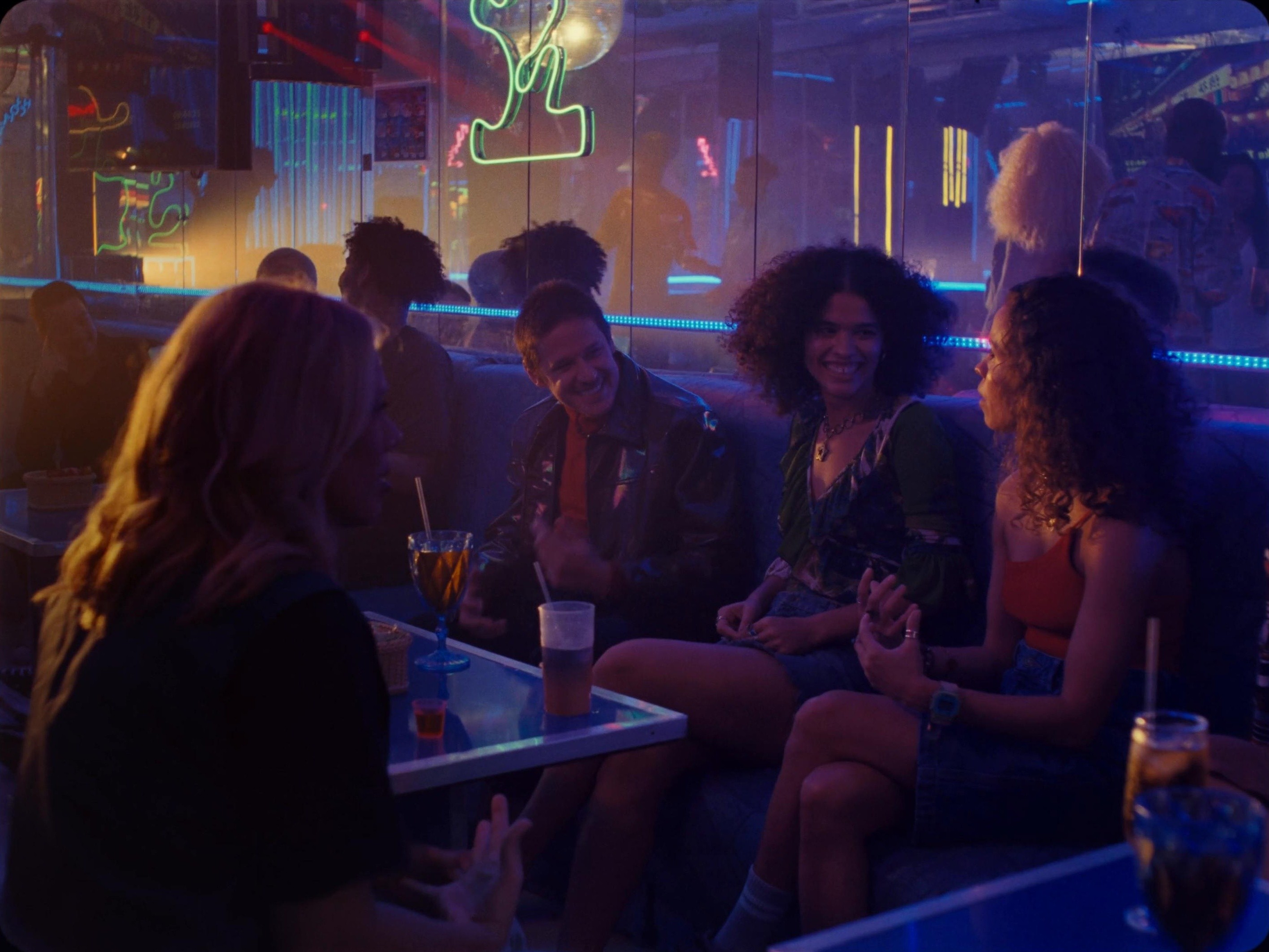 Beleza. Mas agora a gente faz o que com isso? (2025) —  shot,  lighting