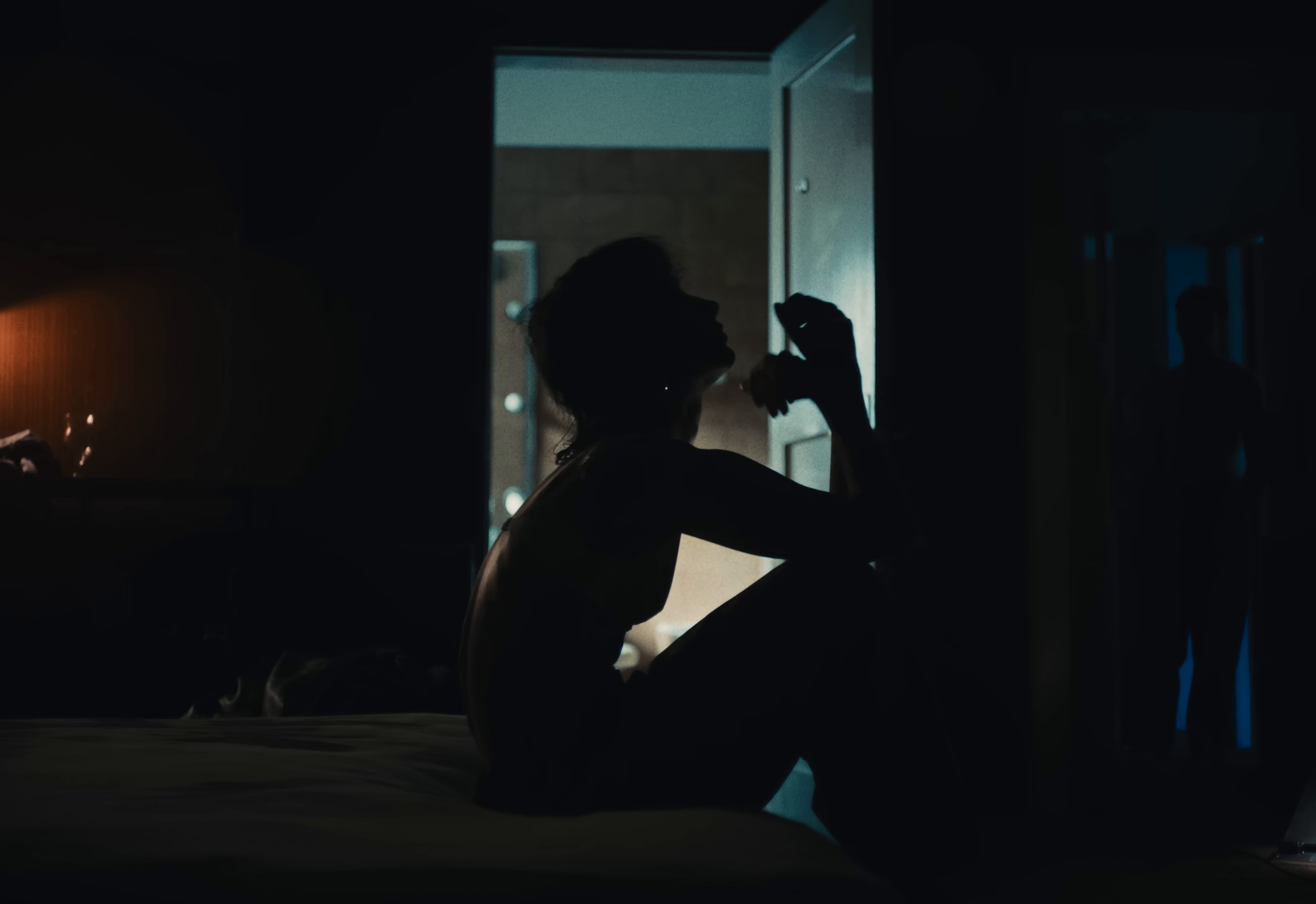 Impose  (2025) —  shot,  lighting