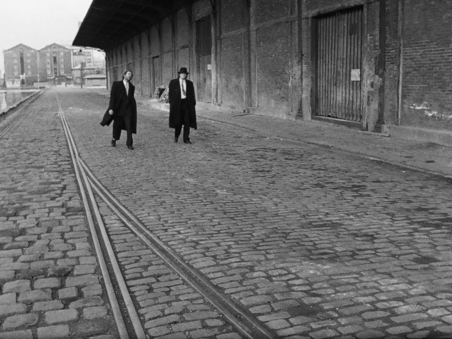 Three Crowns of the Sailor (1983) —  shot,  lighting