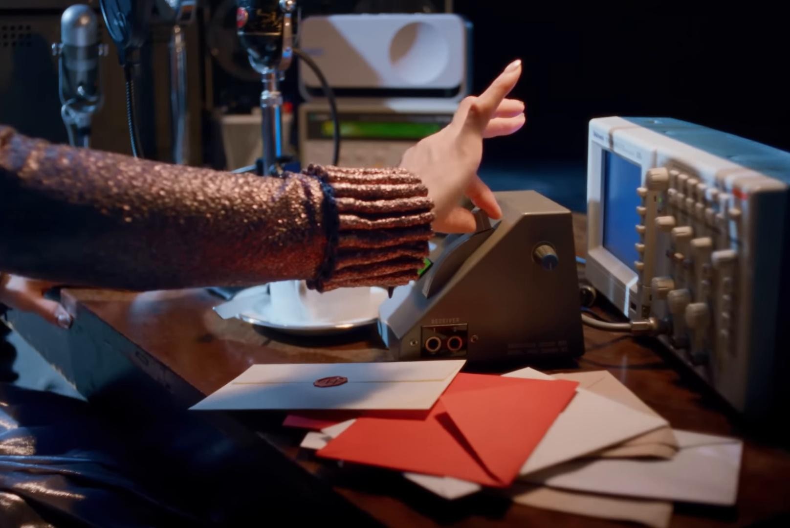 文通 (Buntsu) (2025) —  shot,  lighting