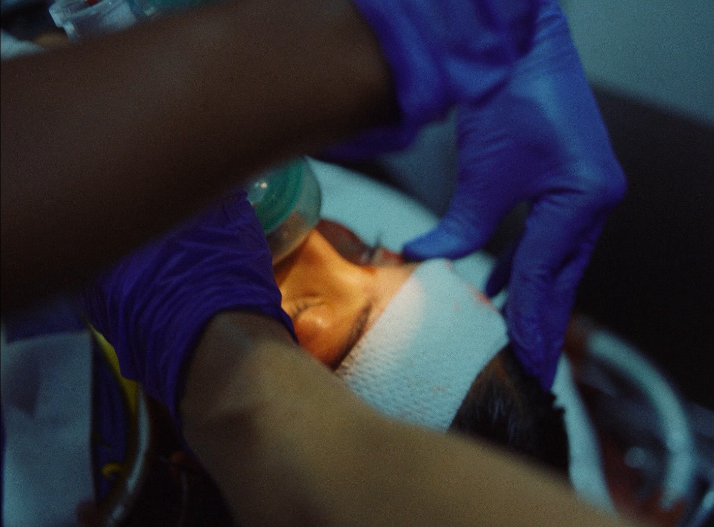 Waves (2019) —  shot,  lighting