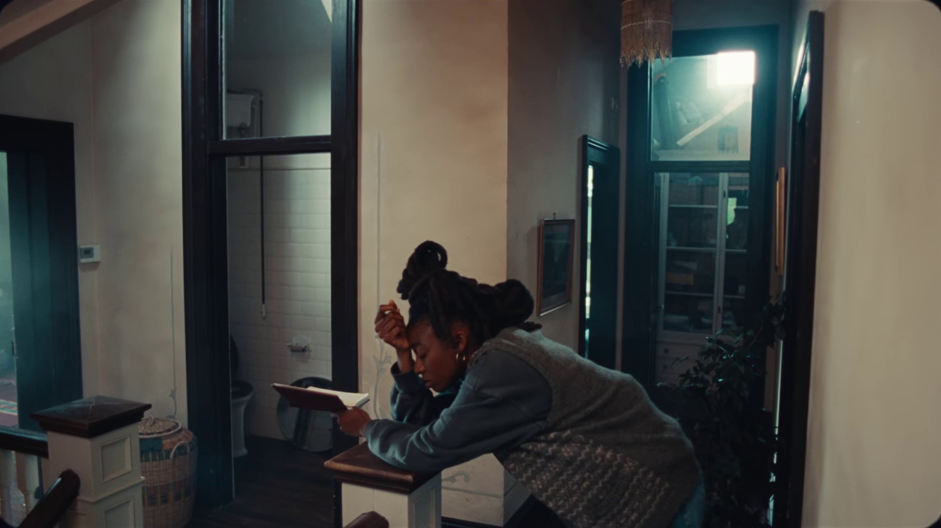 I Love You, I Hate You (2021) —  shot,  lighting